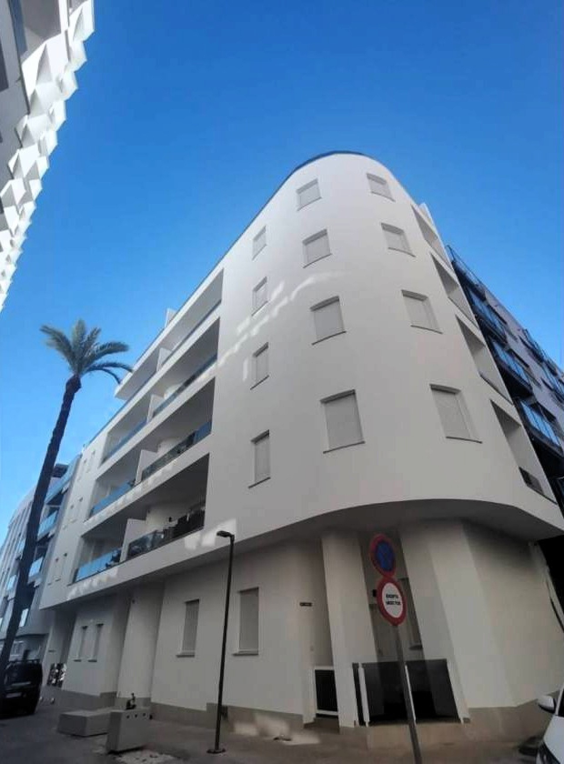 Resale - 2 Bedroom 1 Bathroom Apartment in Torrevieja -  - Alicante