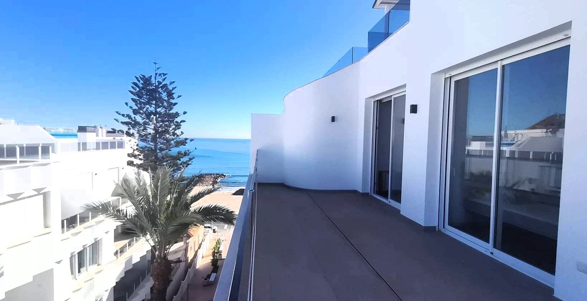 Resale - 2 Bedroom 1 Bathroom Apartment in Torrevieja -  - Alicante