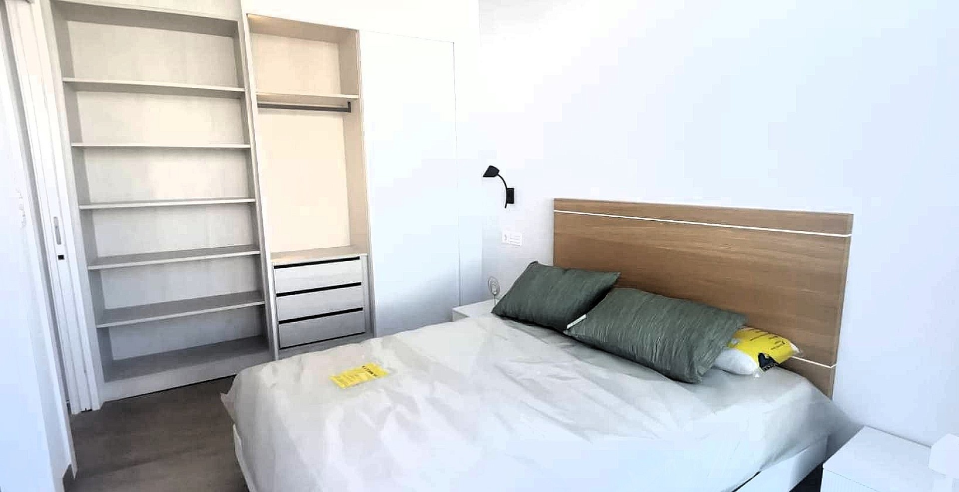 Resale - 2 Bedroom 1 Bathroom Apartment in Torrevieja -  - Alicante