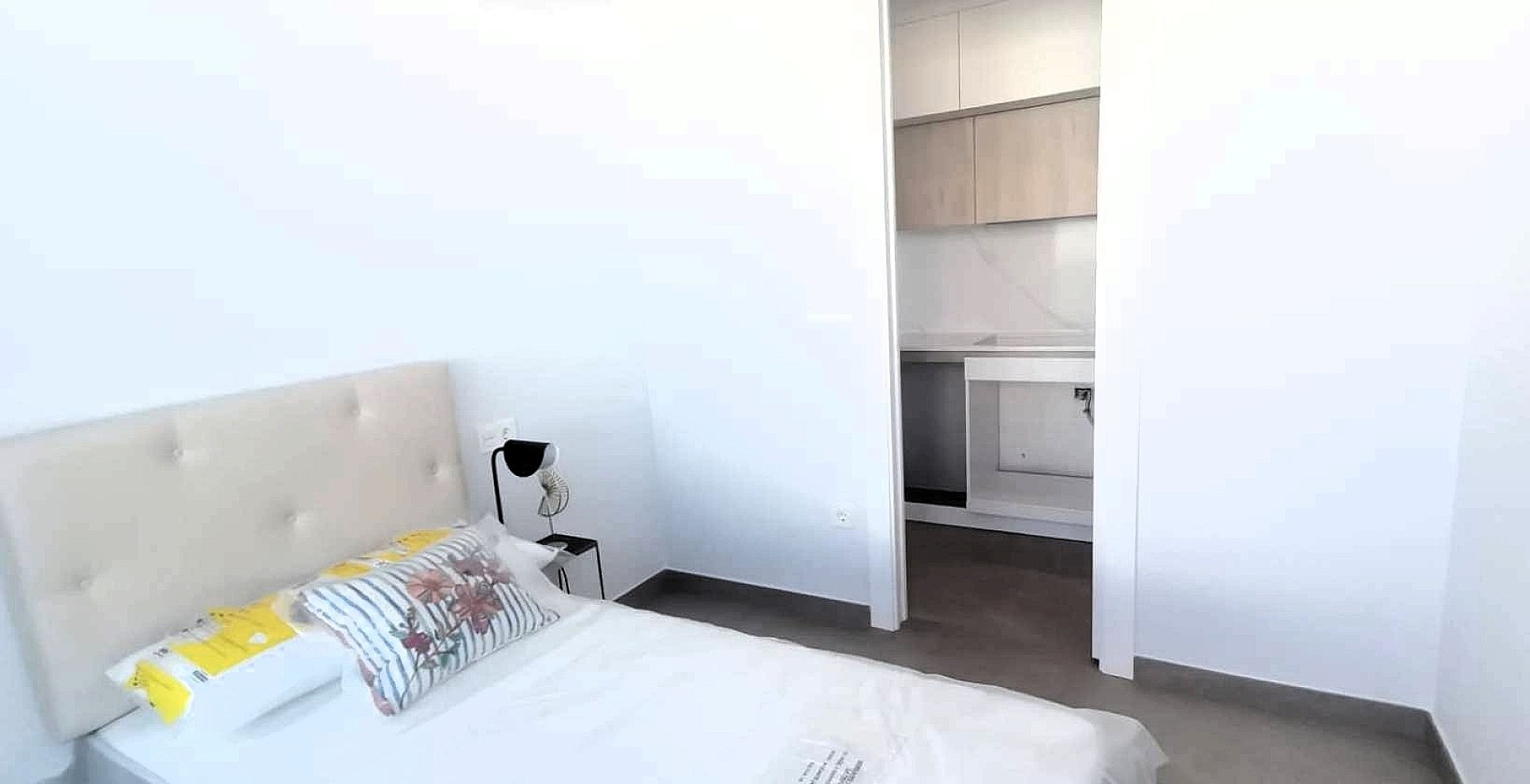Resale - 2 Bedroom 1 Bathroom Apartment in Torrevieja -  - Alicante