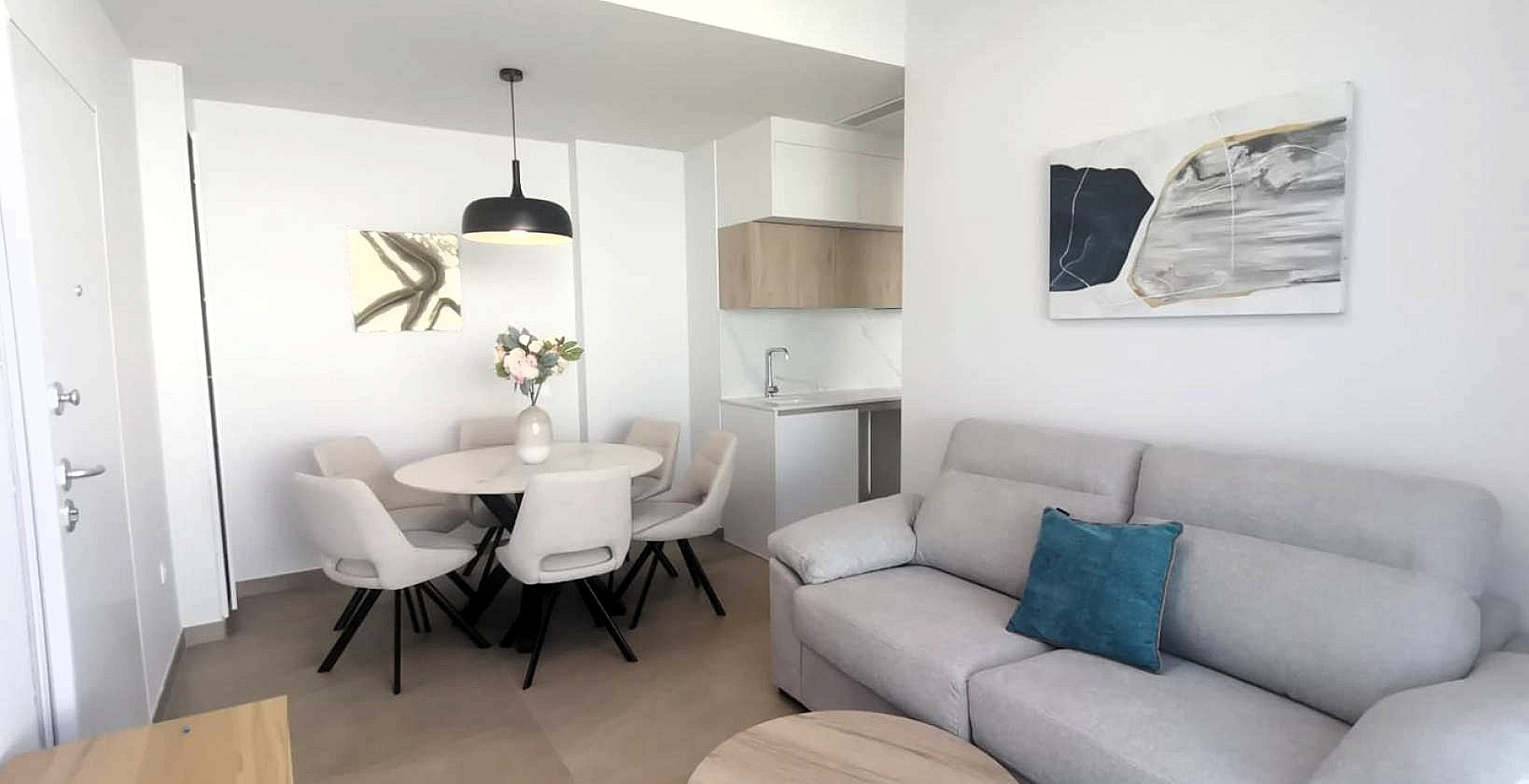 Resale - 2 Bedroom 1 Bathroom Apartment in Torrevieja -  - Alicante