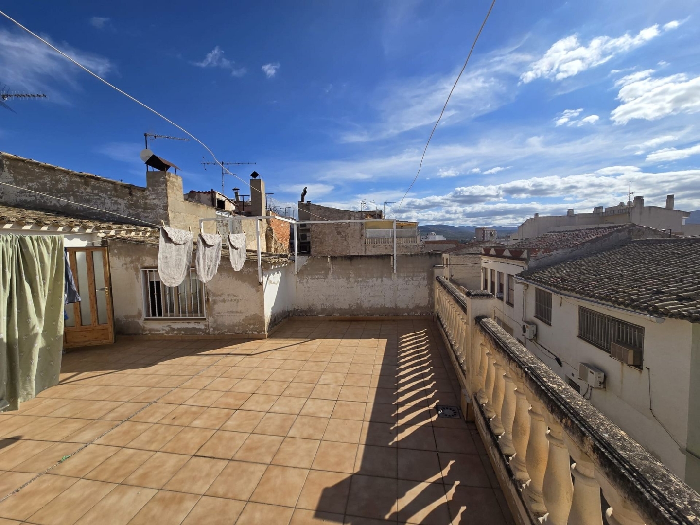 5 Bedroom 2 Bathroom Townhouse in Sax