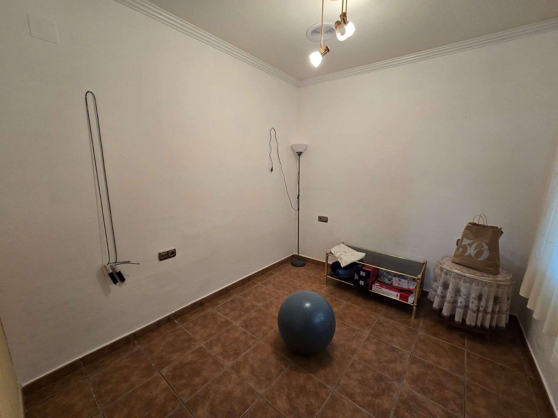 Resale - 5 Bedroom 2 Bathroom Townhouse in Sax -  - Alicante