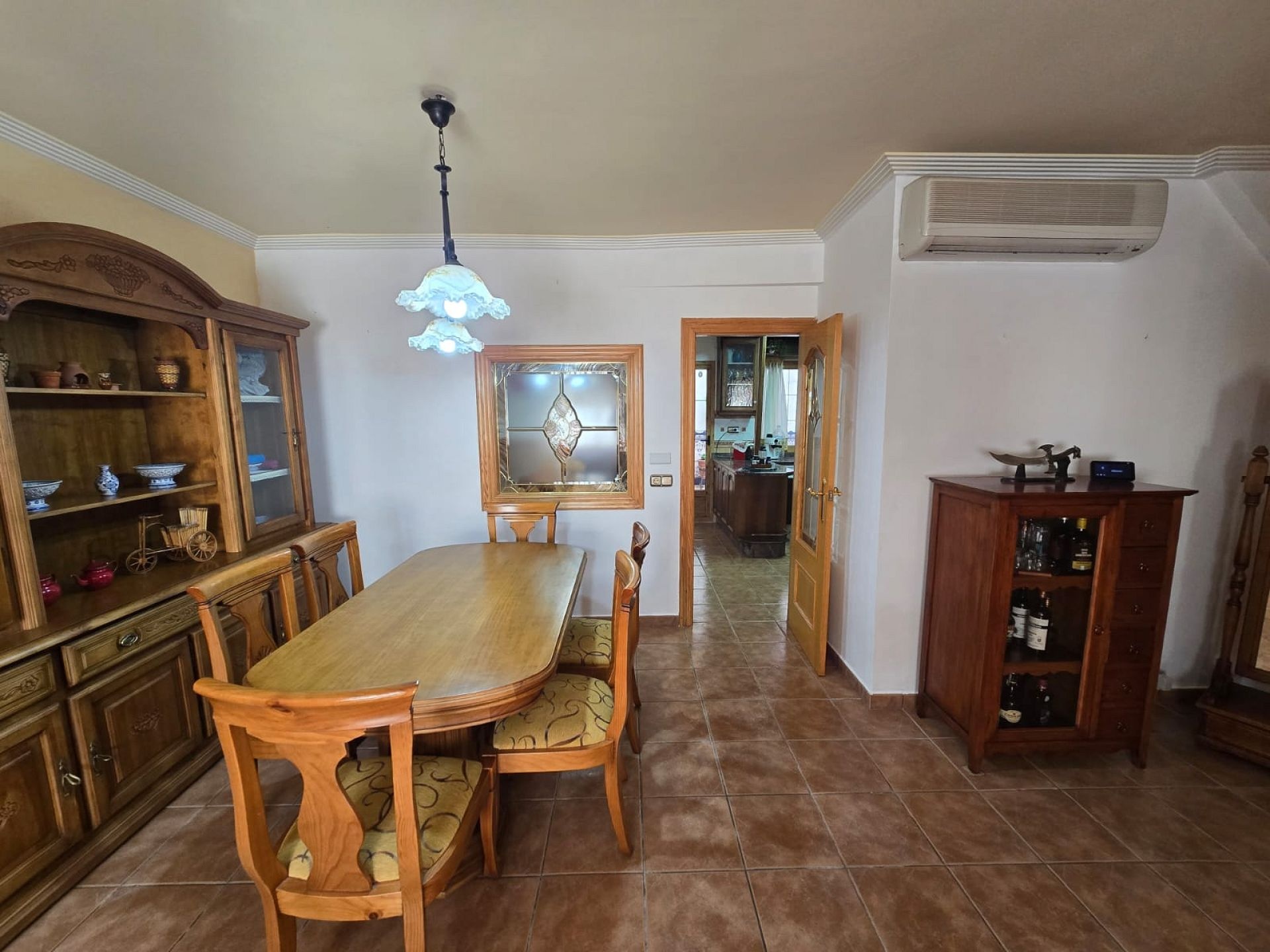 Resale - 5 Bedroom 2 Bathroom Townhouse in Sax -  - Alicante