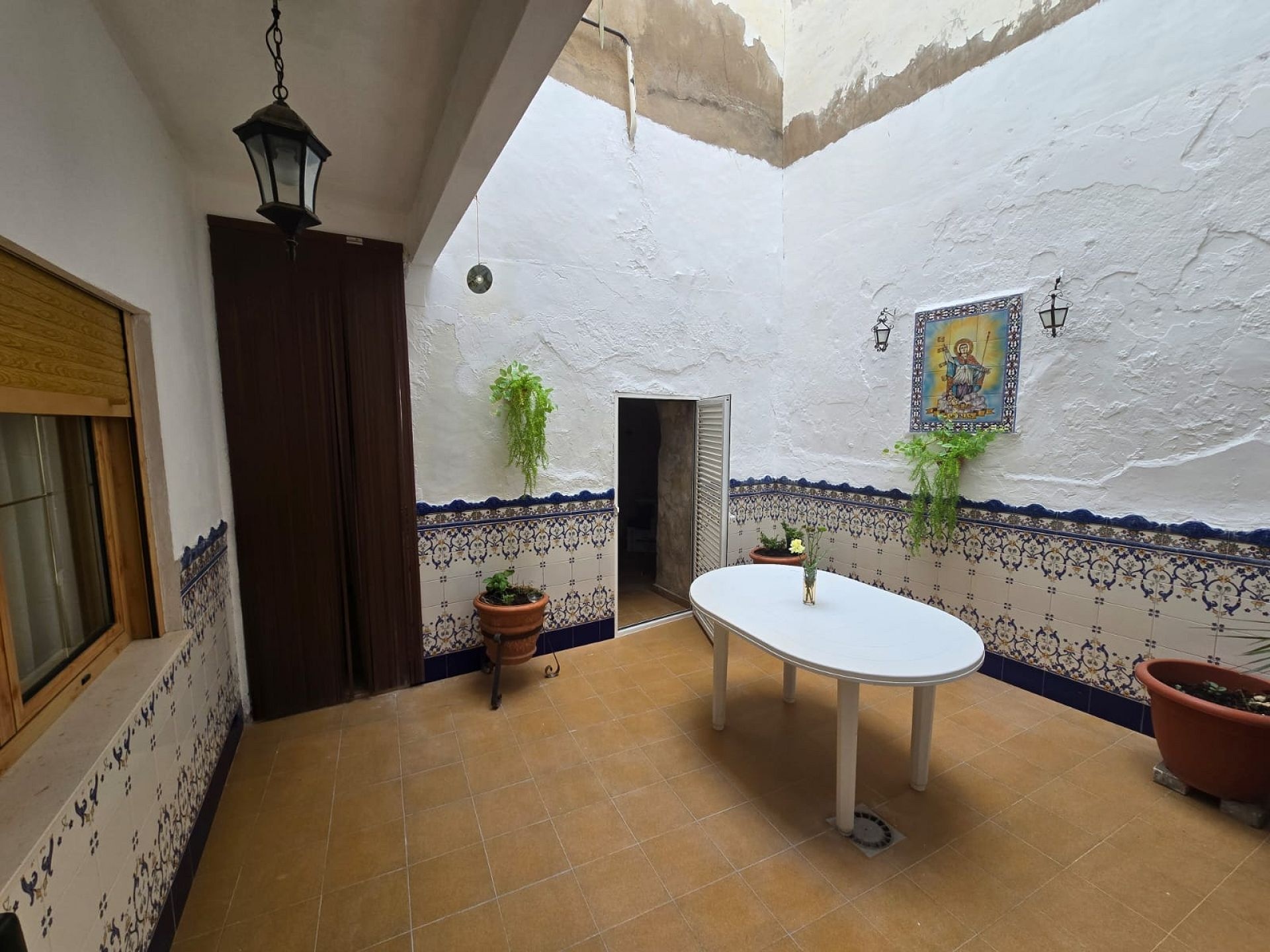 Resale - 5 Bedroom 2 Bathroom Townhouse in Sax -  - Alicante