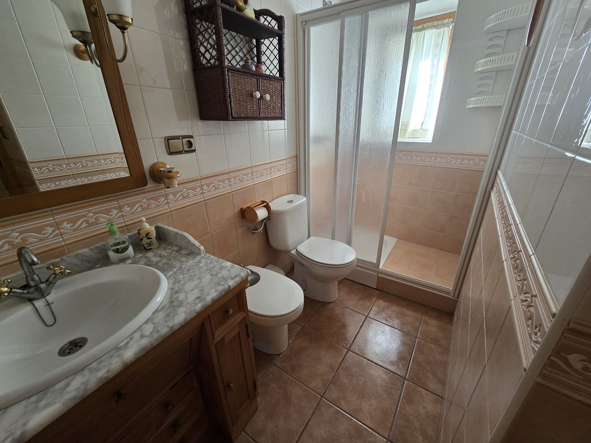 Resale - 5 Bedroom 2 Bathroom Townhouse in Sax -  - Alicante