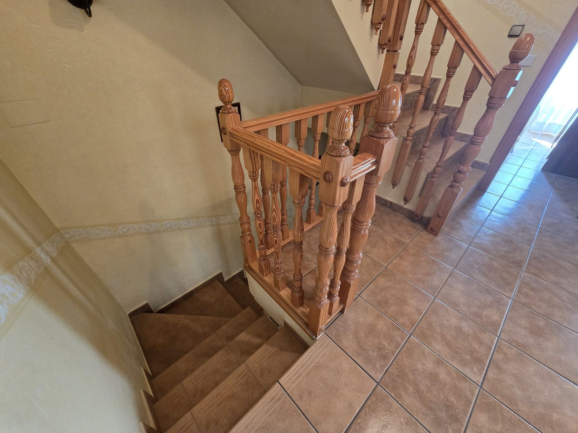 Resale - 5 Bedroom 2 Bathroom Townhouse in Sax -  - Alicante