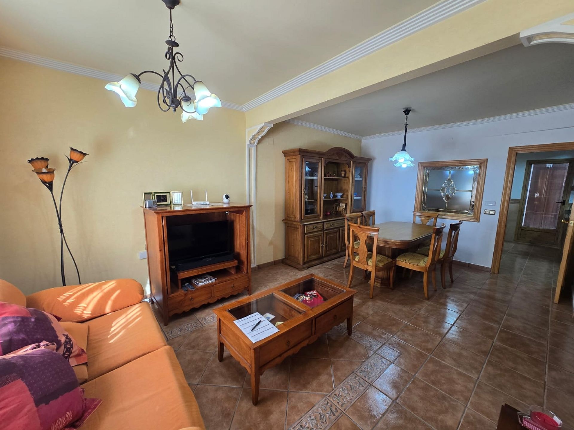 Resale - 5 Bedroom 2 Bathroom Townhouse in Sax -  - Alicante