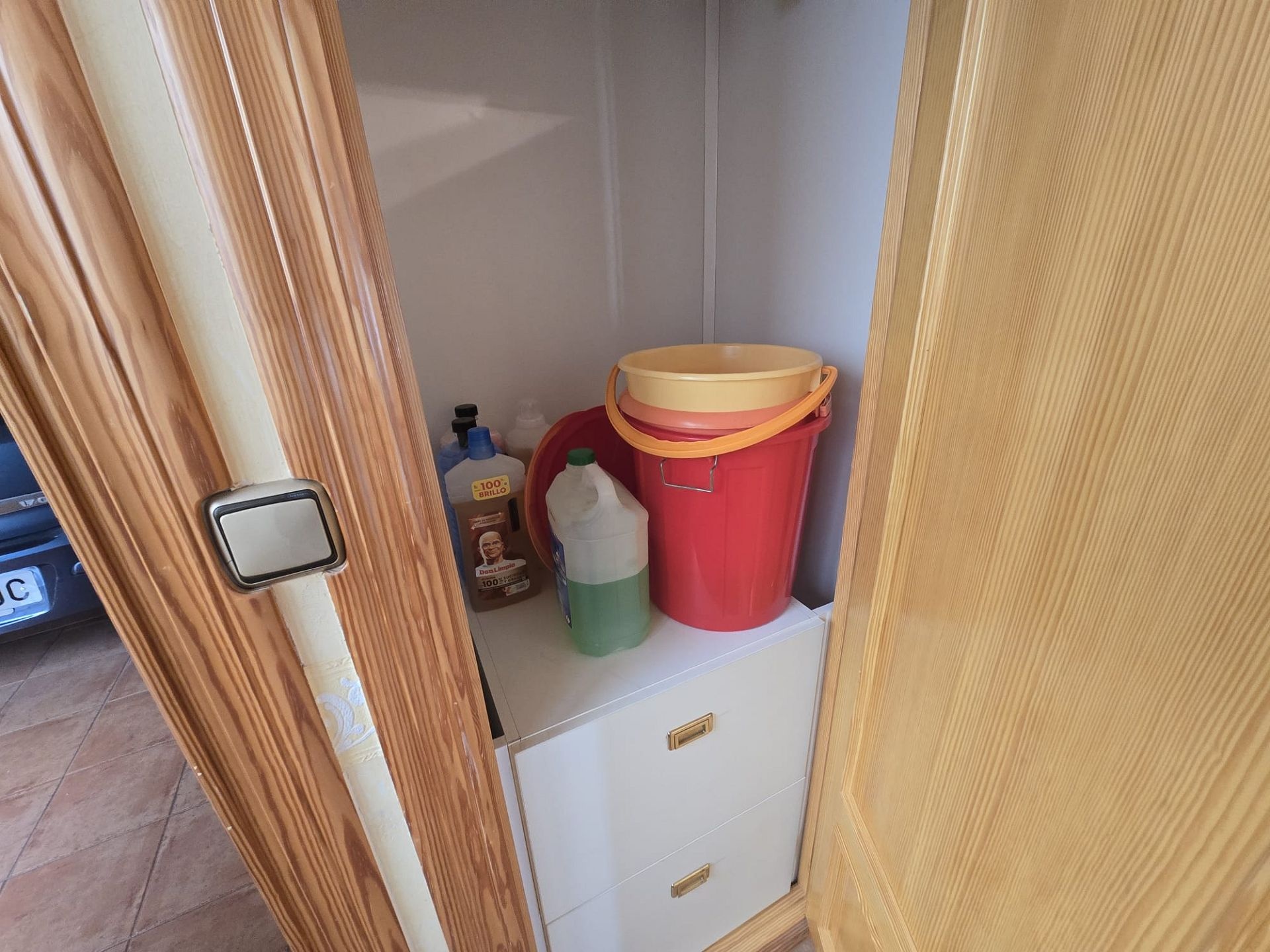 Resale - 5 Bedroom 2 Bathroom Townhouse in Sax -  - Alicante