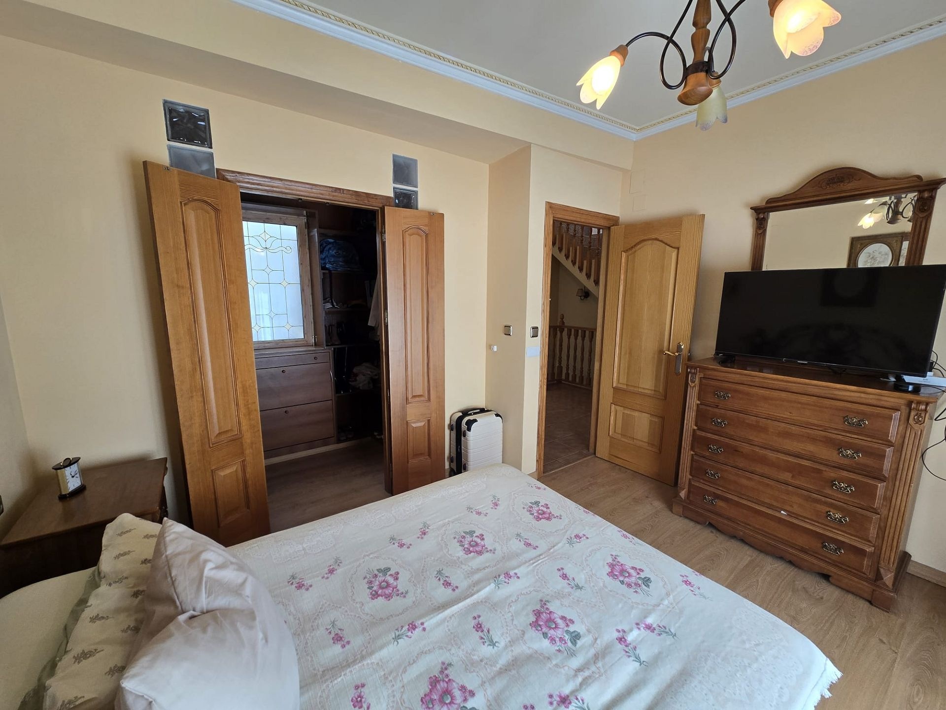 Resale - 5 Bedroom 2 Bathroom Townhouse in Sax -  - Alicante
