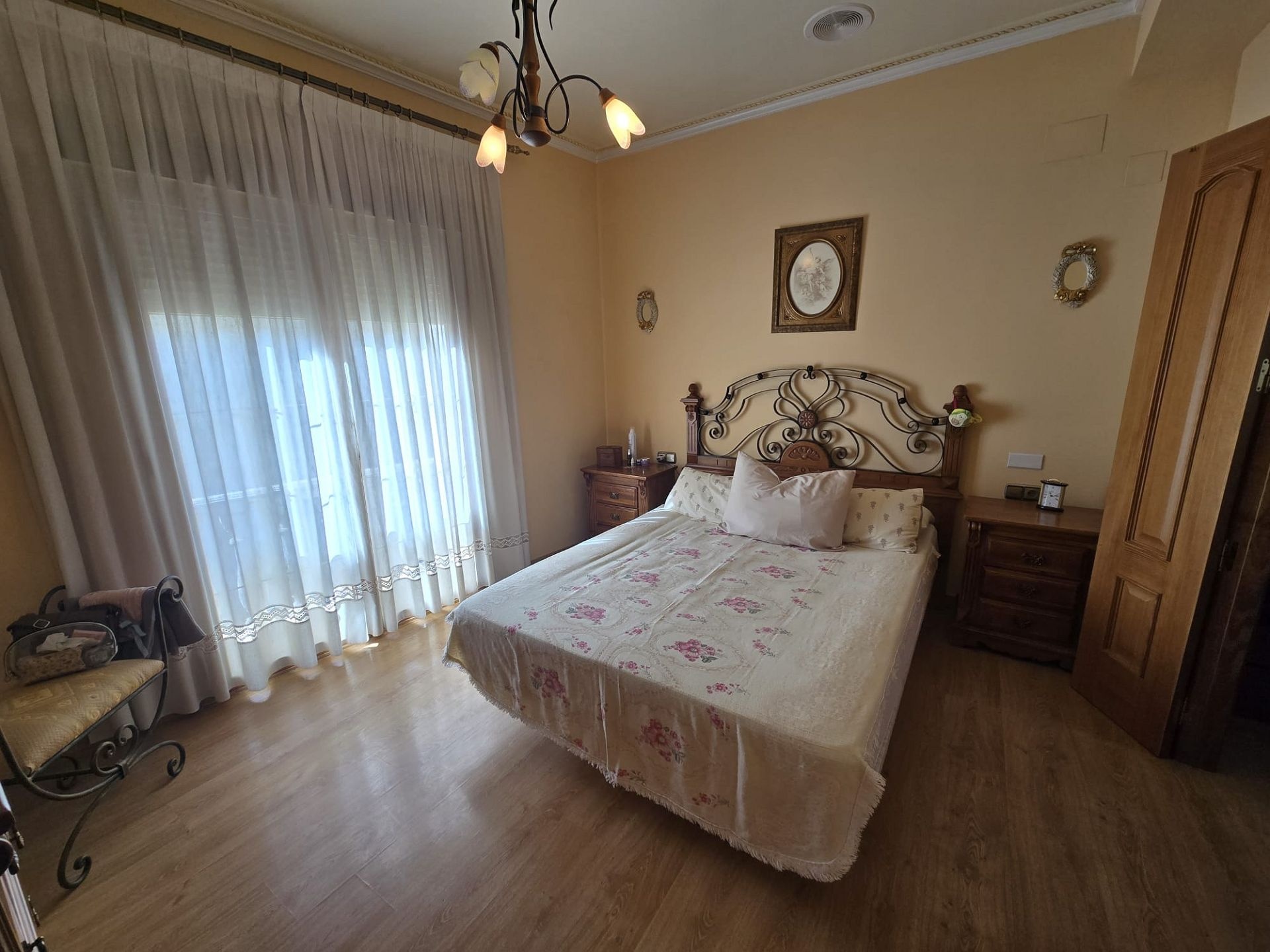 Resale - 5 Bedroom 2 Bathroom Townhouse in Sax -  - Alicante