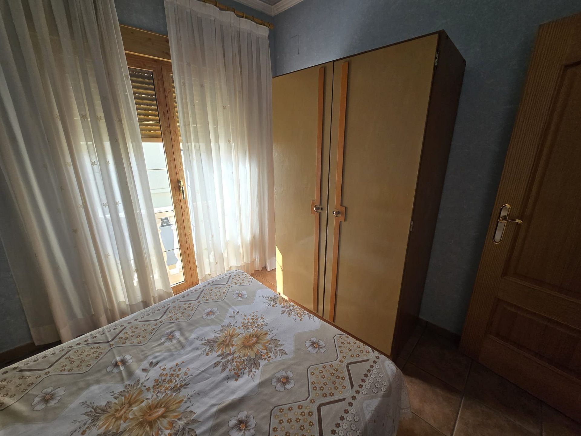 Resale - 5 Bedroom 2 Bathroom Townhouse in Sax -  - Alicante