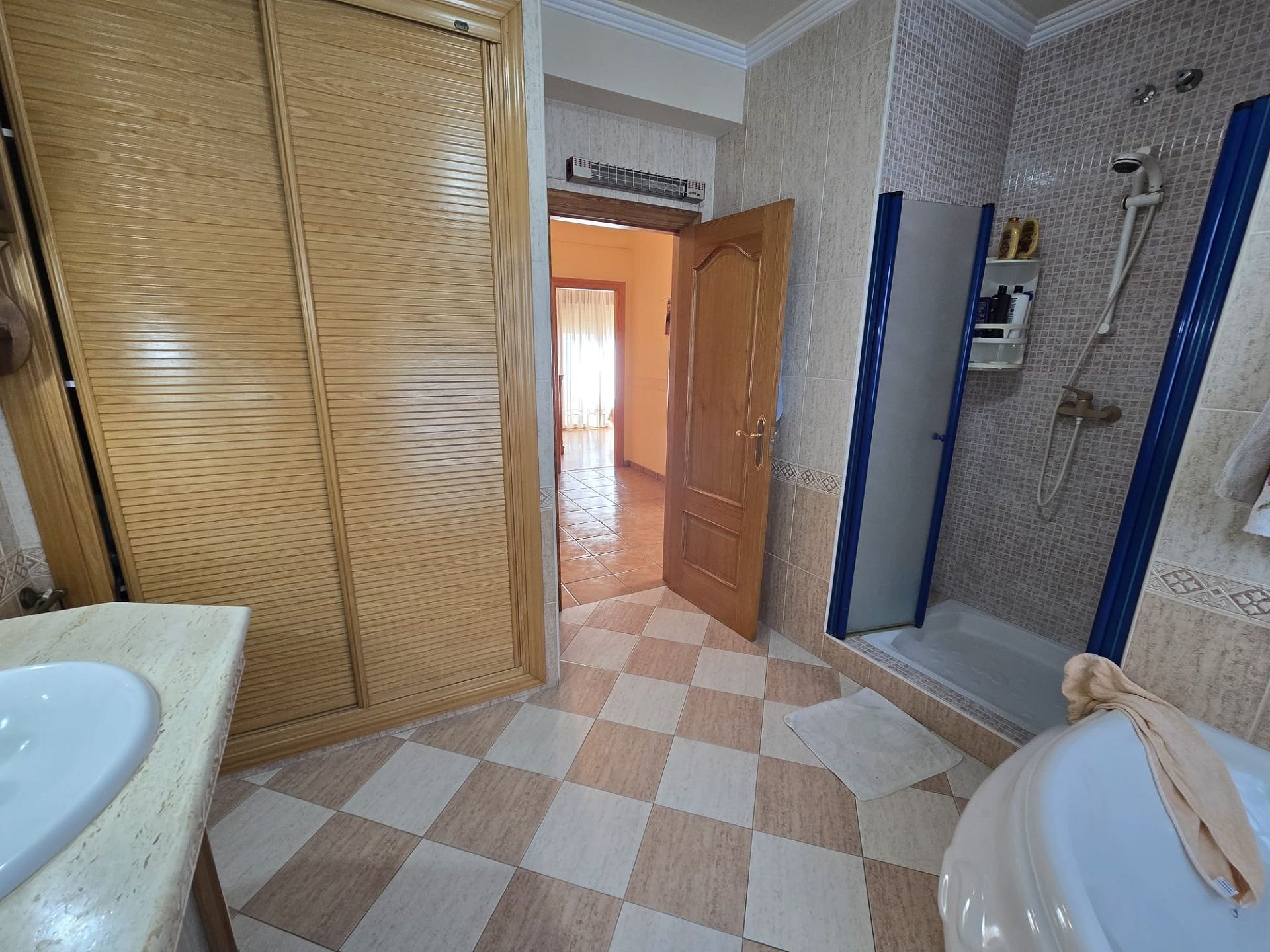 Resale - 5 Bedroom 2 Bathroom Townhouse in Sax -  - Alicante