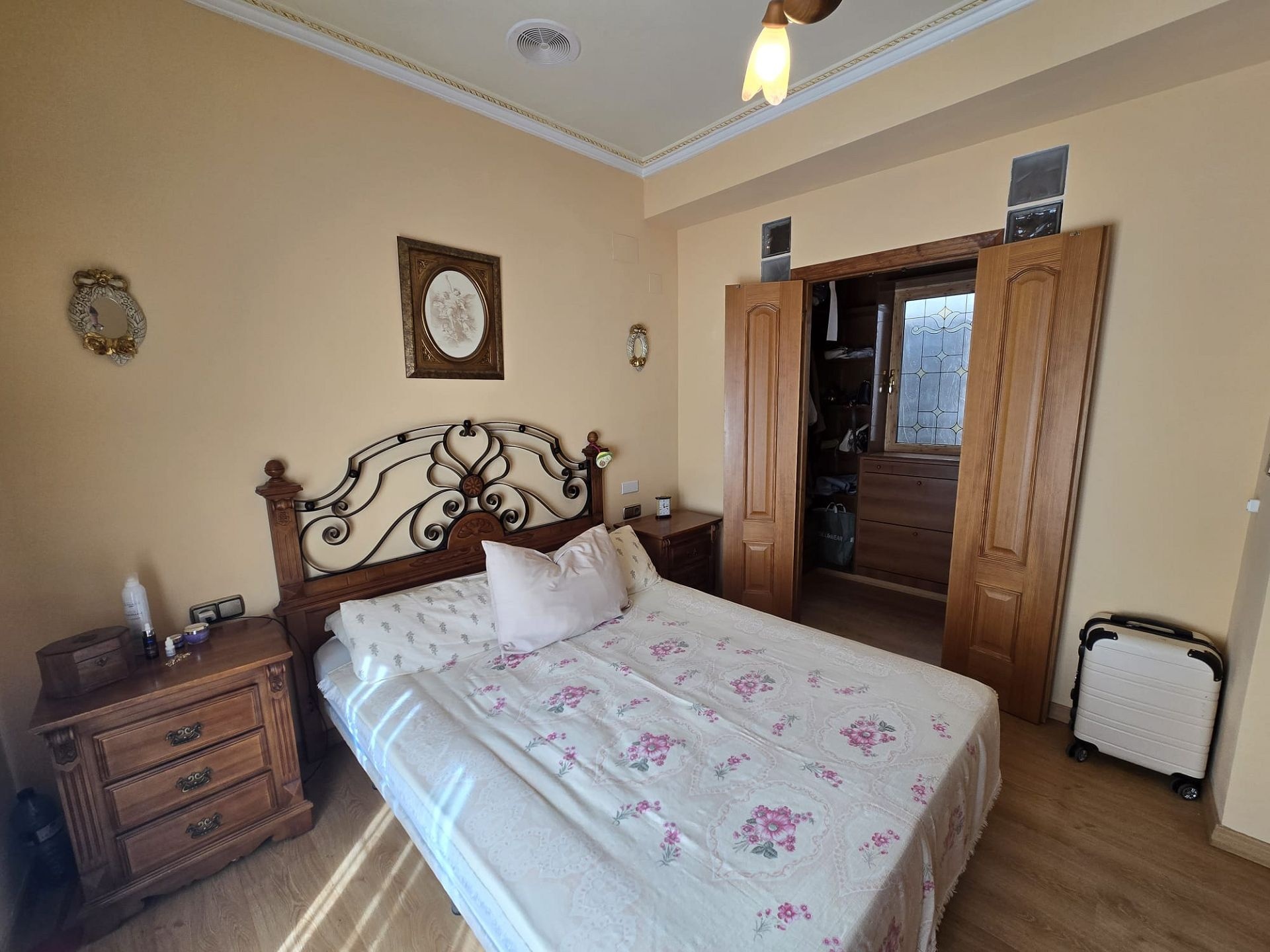 Resale - 5 Bedroom 2 Bathroom Townhouse in Sax -  - Alicante