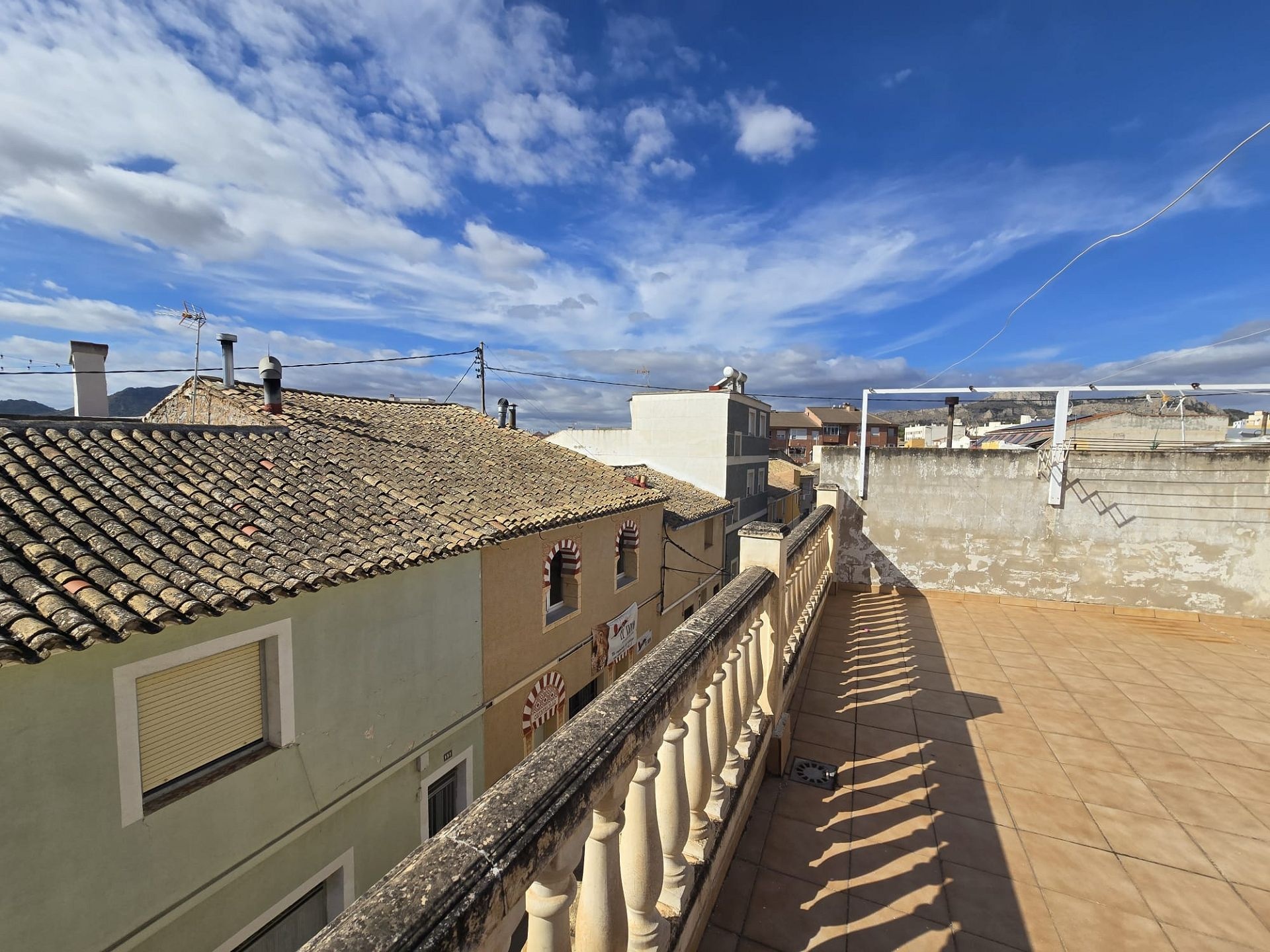 Resale - 5 Bedroom 2 Bathroom Townhouse in Sax -  - Alicante