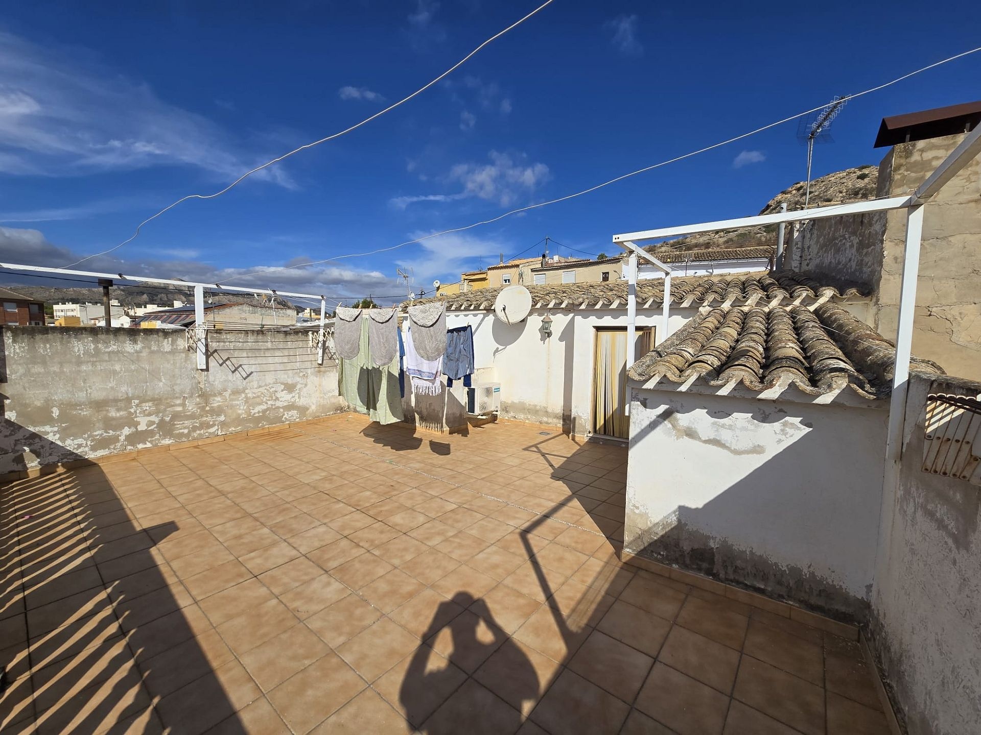 Resale - 5 Bedroom 2 Bathroom Townhouse in Sax -  - Alicante