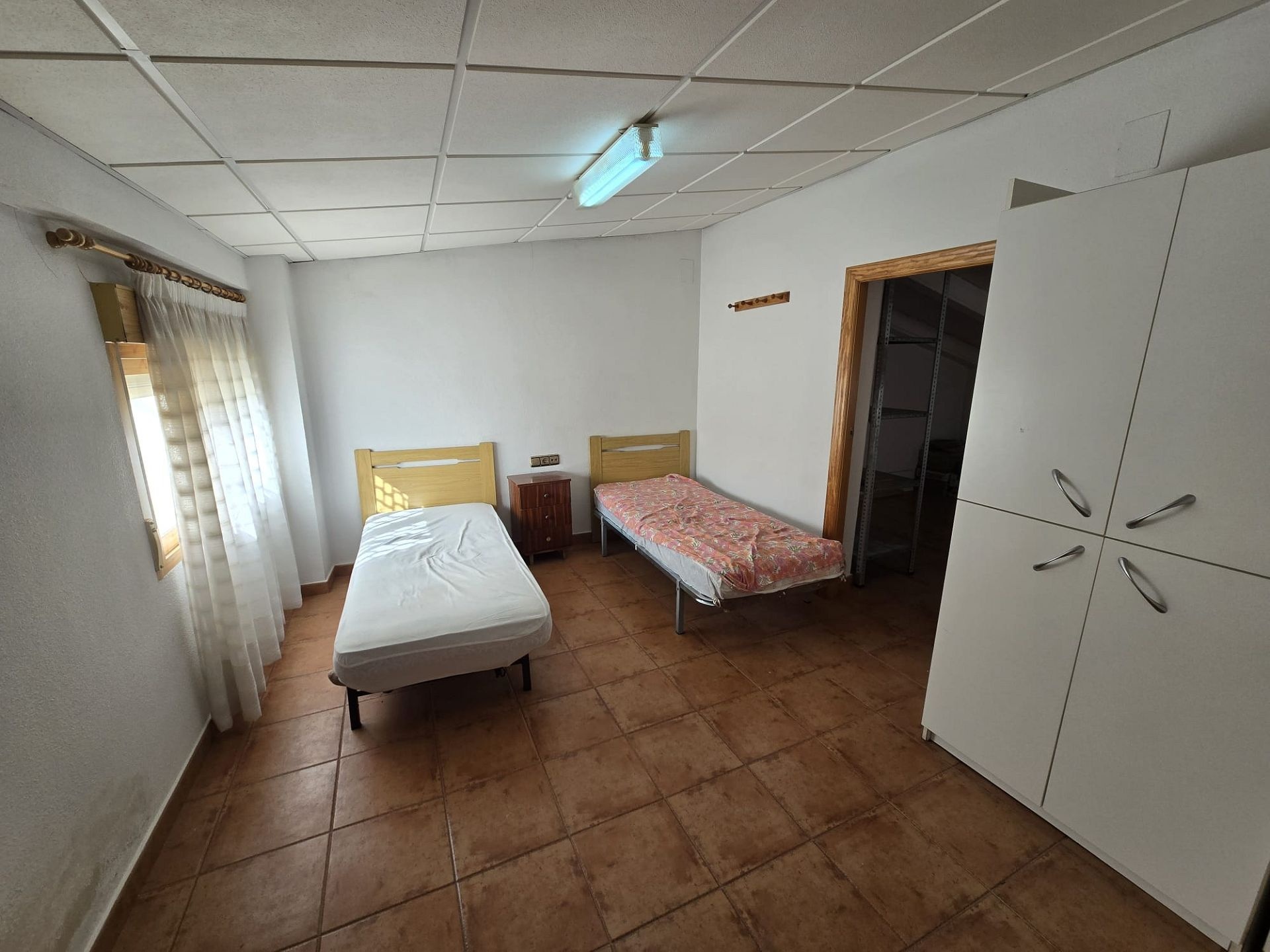 Resale - 5 Bedroom 2 Bathroom Townhouse in Sax -  - Alicante