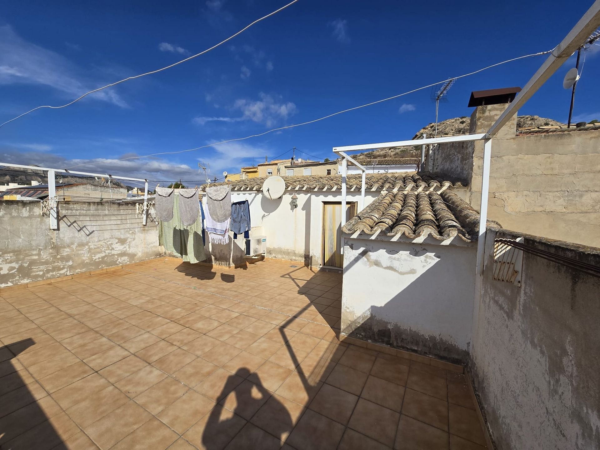 Resale - 5 Bedroom 2 Bathroom Townhouse in Sax -  - Alicante