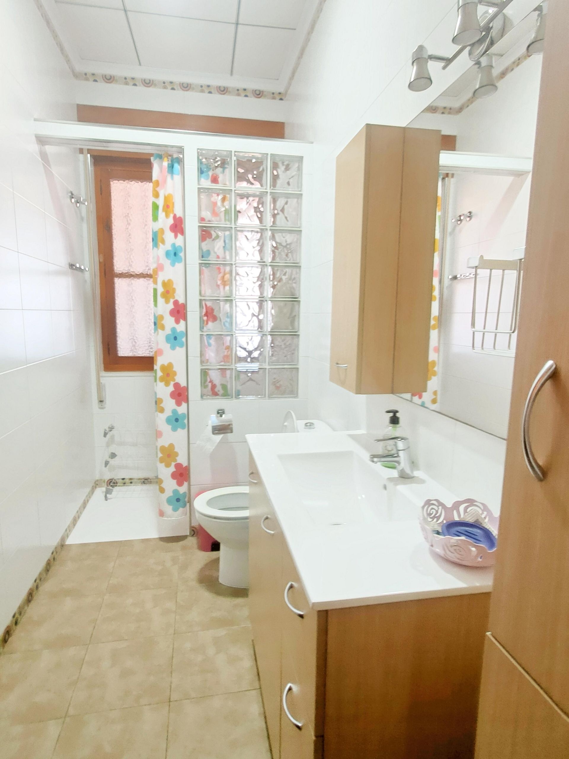 Resale - 6 Bedroom 4 Bathroom Villa in Aspe -  - Alicante