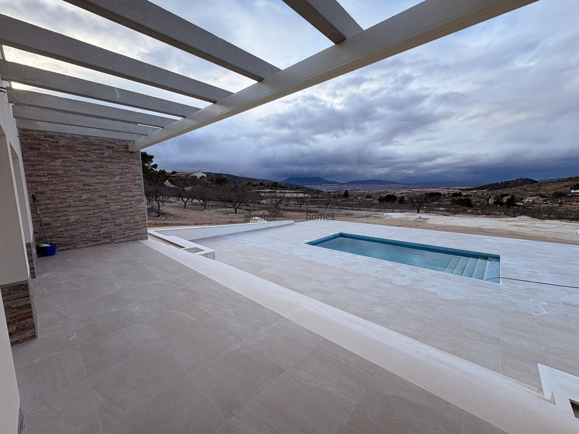 Resale - 3 Bedroom 2 Bathroom Villa in Pinoso -  - Alicante