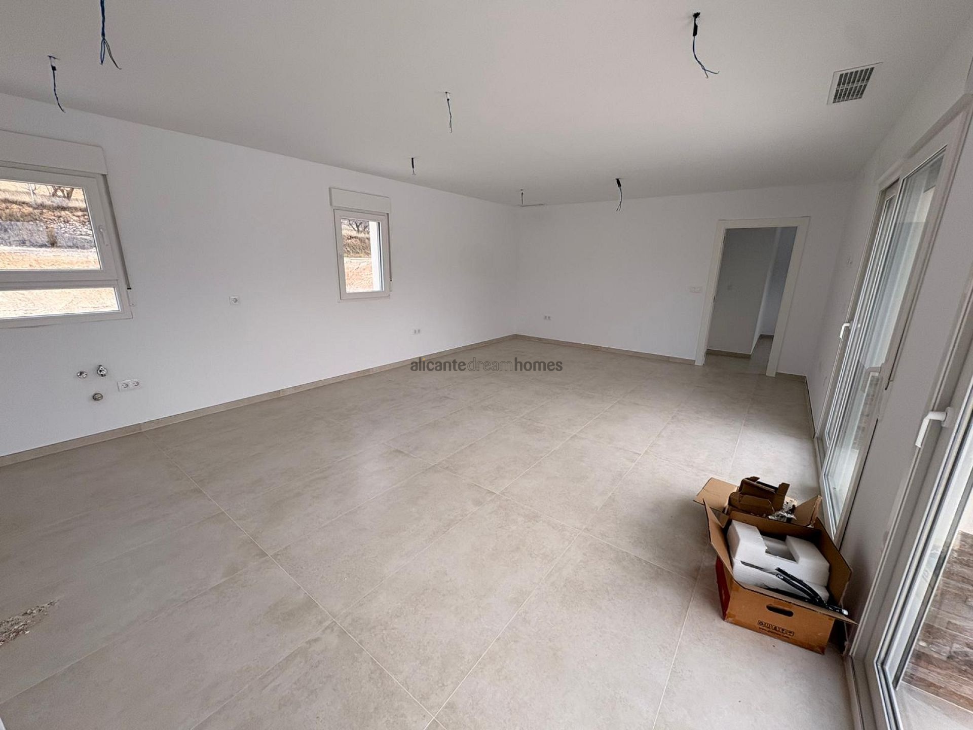 Resale - 3 Bedroom 2 Bathroom Villa in Pinoso -  - Alicante