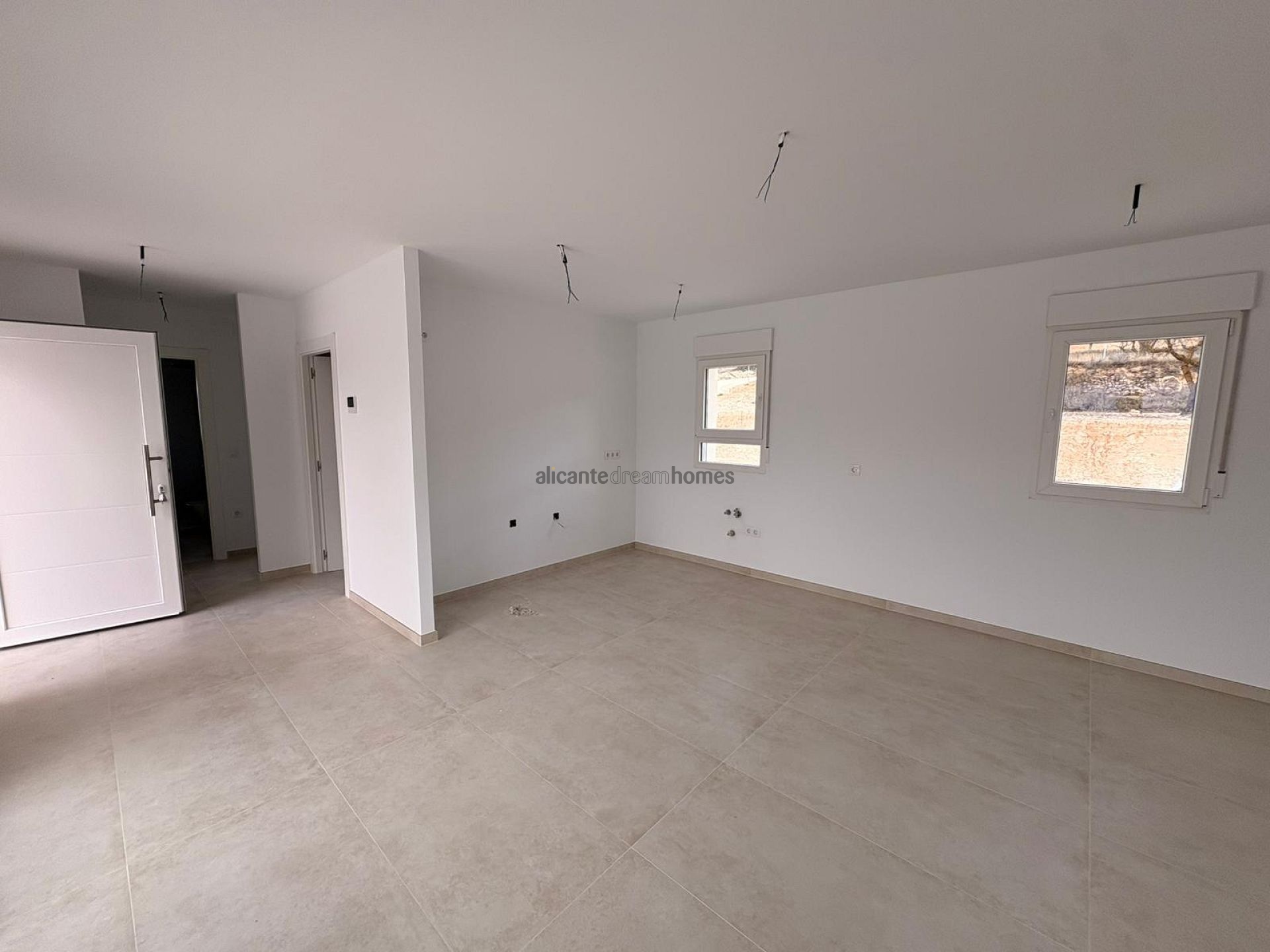 Resale - 3 Bedroom 2 Bathroom Villa in Pinoso -  - Alicante