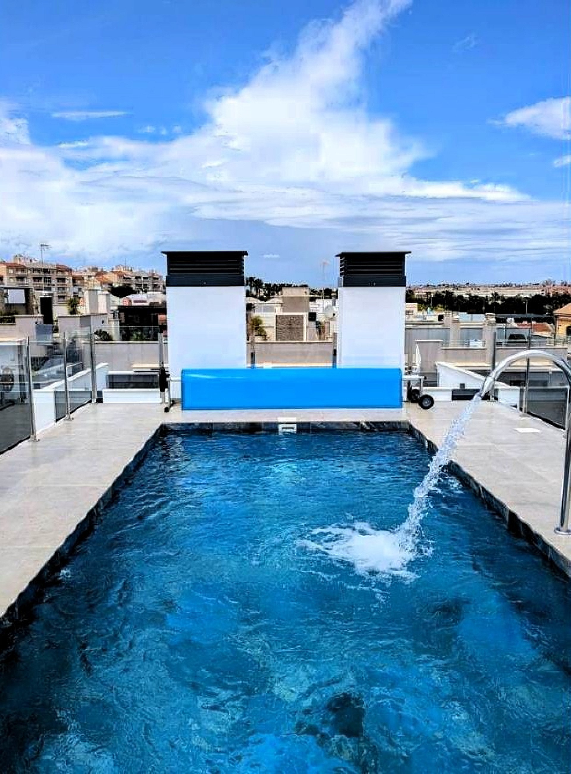 Resale - 2 Bedroom 2 Bathroom Apartment in Torrevieja -  - Alicante
