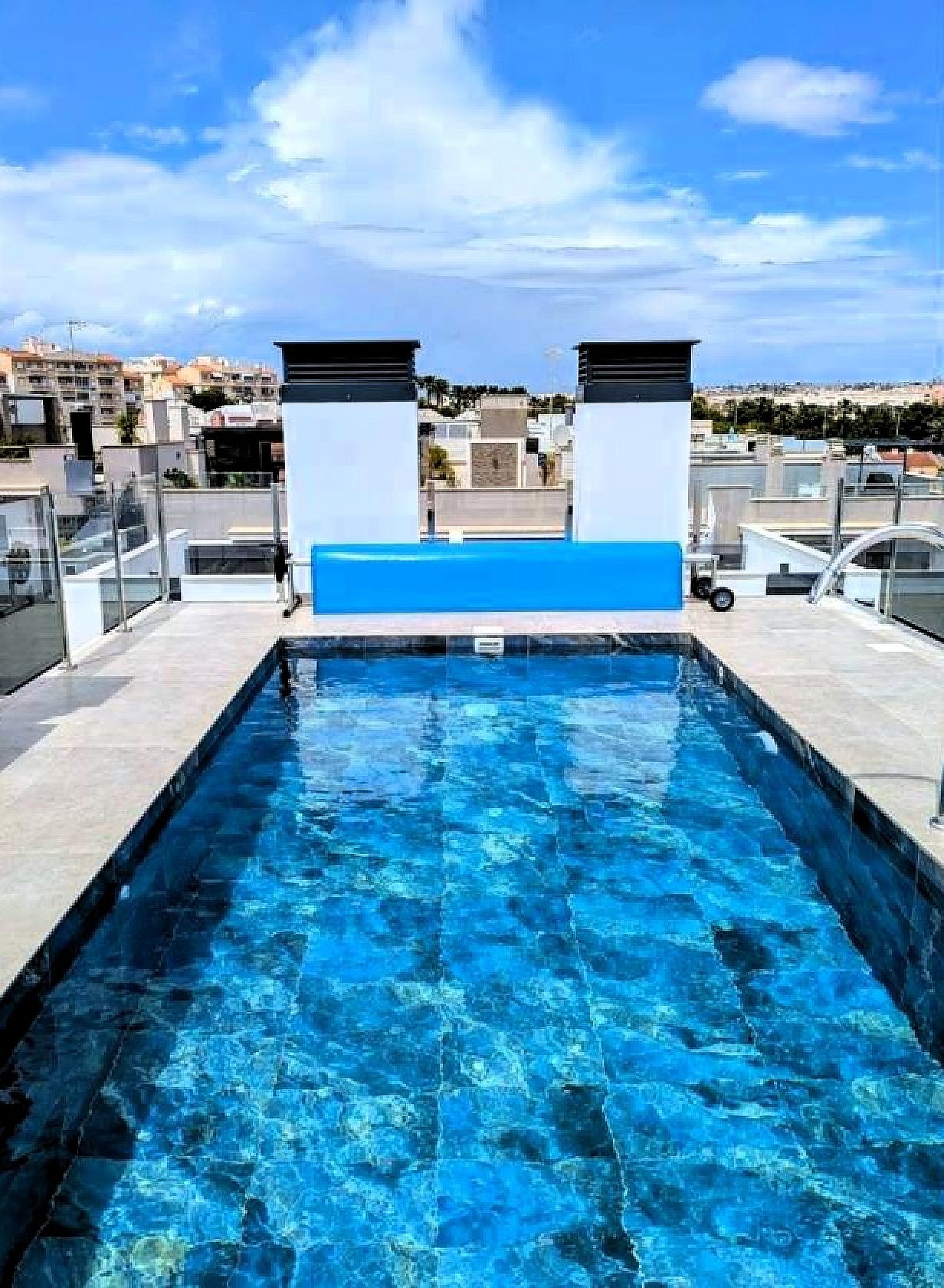 Resale - 2 Bedroom 2 Bathroom Apartment in Torrevieja -  - Alicante