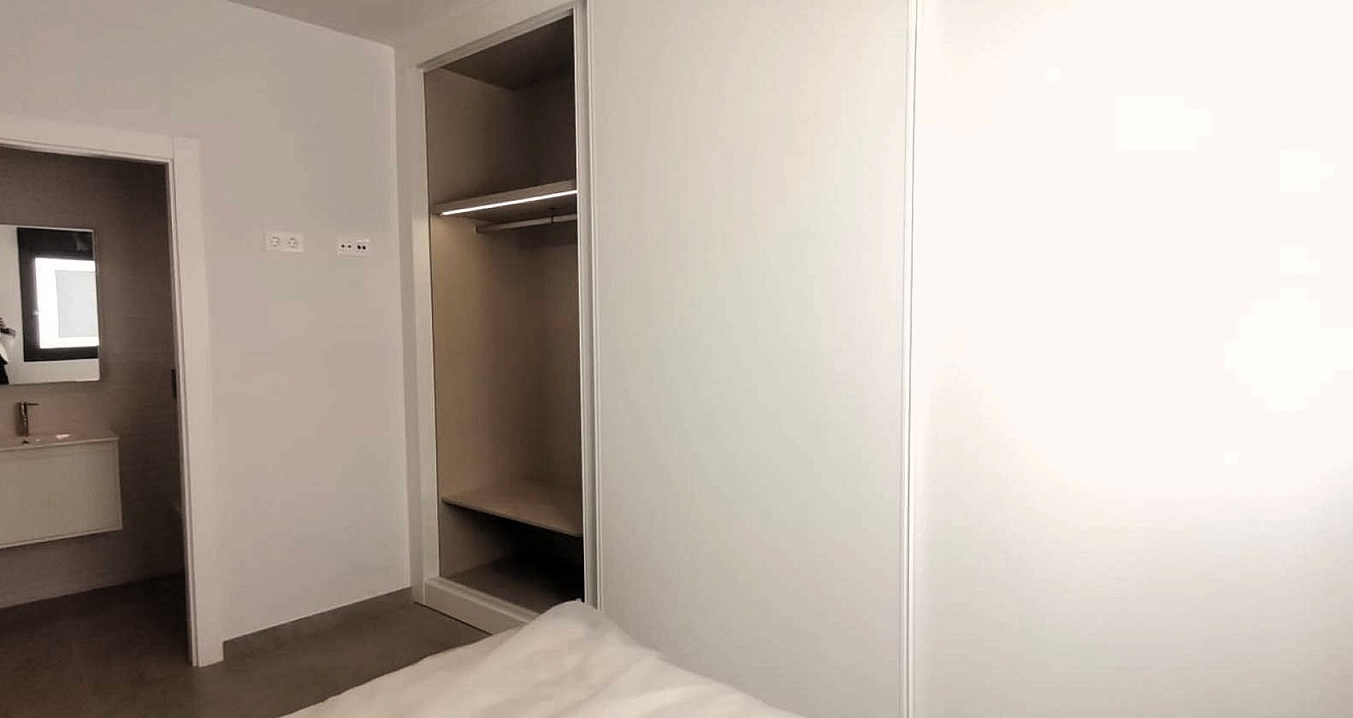 Resale - 2 Bedroom 2 Bathroom Apartment in Torrevieja -  - Alicante