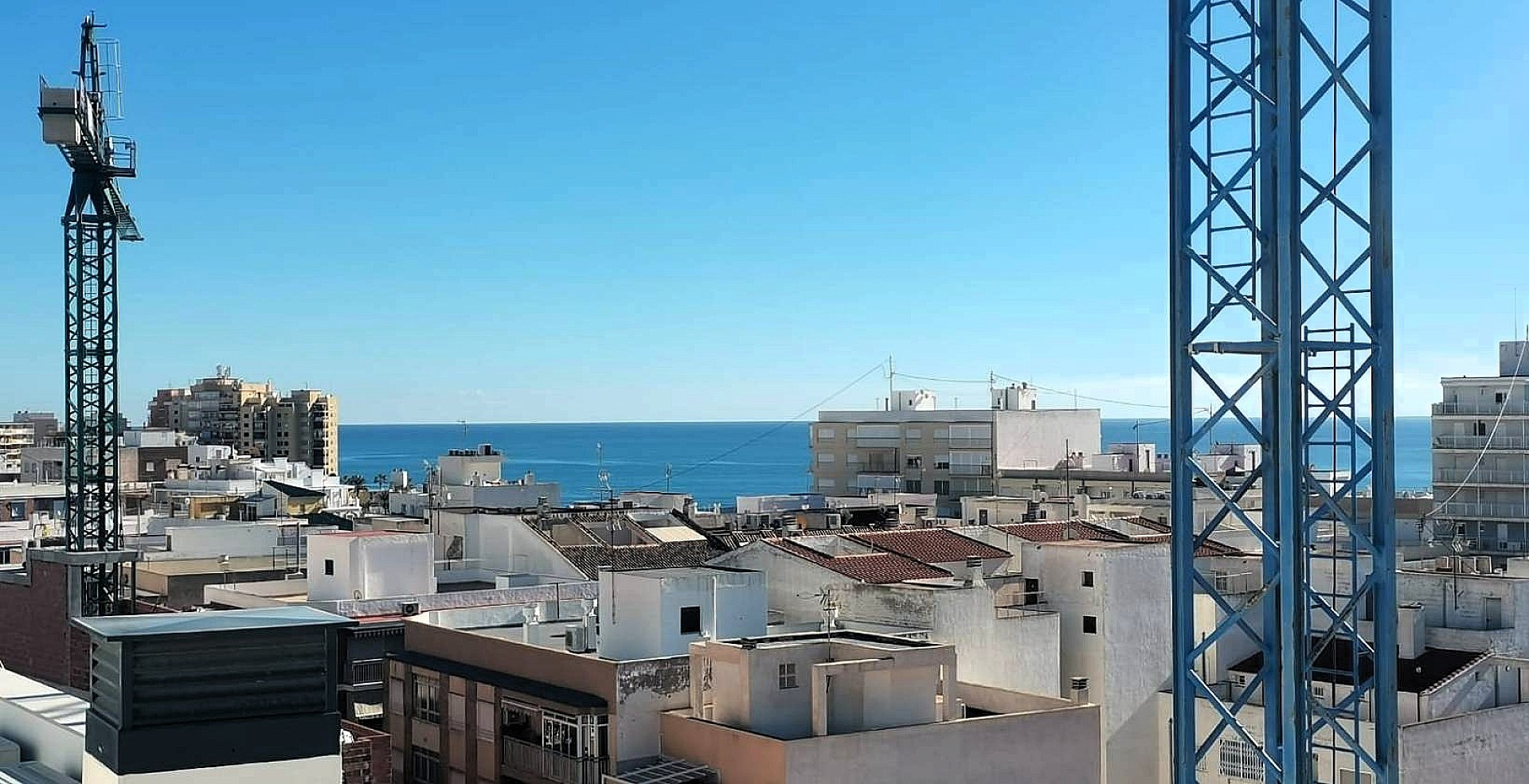 Resale - 2 Bedroom 2 Bathroom Apartment in Torrevieja -  - Alicante