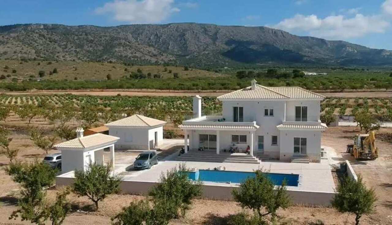 Resale - 4 Bedroom 3 Bathroom Villa in Pinoso - , Pinoso, Alicante, Spain - Alicante