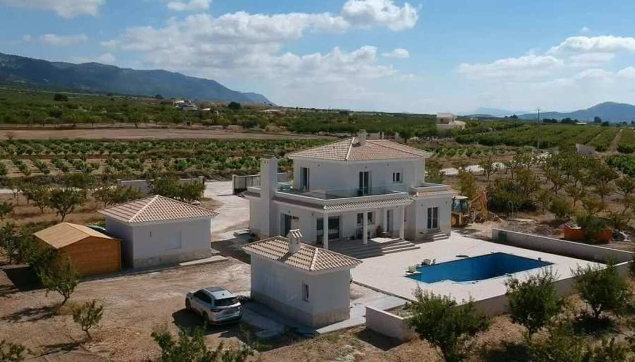 Resale - 4 Bedroom 3 Bathroom Villa in Pinoso - , Pinoso, Alicante, Spain - Alicante