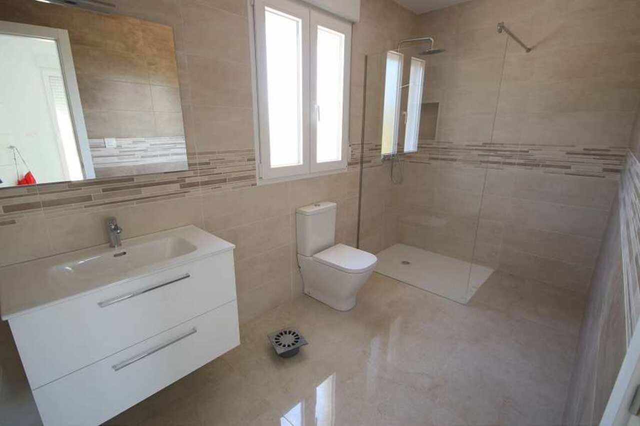 Resale - 4 Bedroom 3 Bathroom Villa in Pinoso - , Pinoso, Alicante, Spain - Alicante