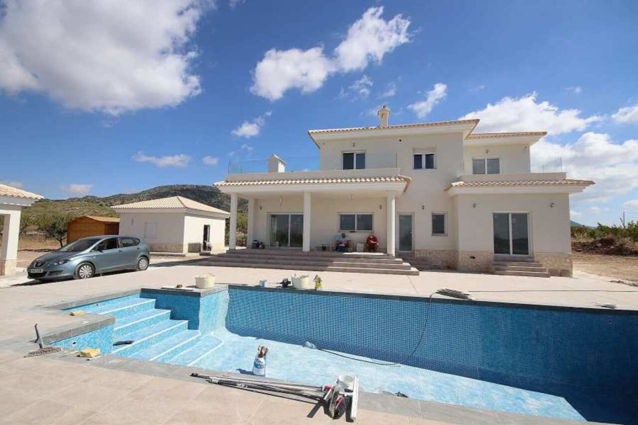 Resale - 4 Bedroom 3 Bathroom Villa in Pinoso - , Pinoso, Alicante, Spain - Alicante