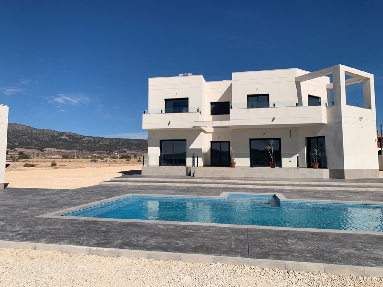 Resale - 4 Bedroom 3 Bathroom Villa in Pinoso - , Pinoso, Alicante, Spain - Alicante