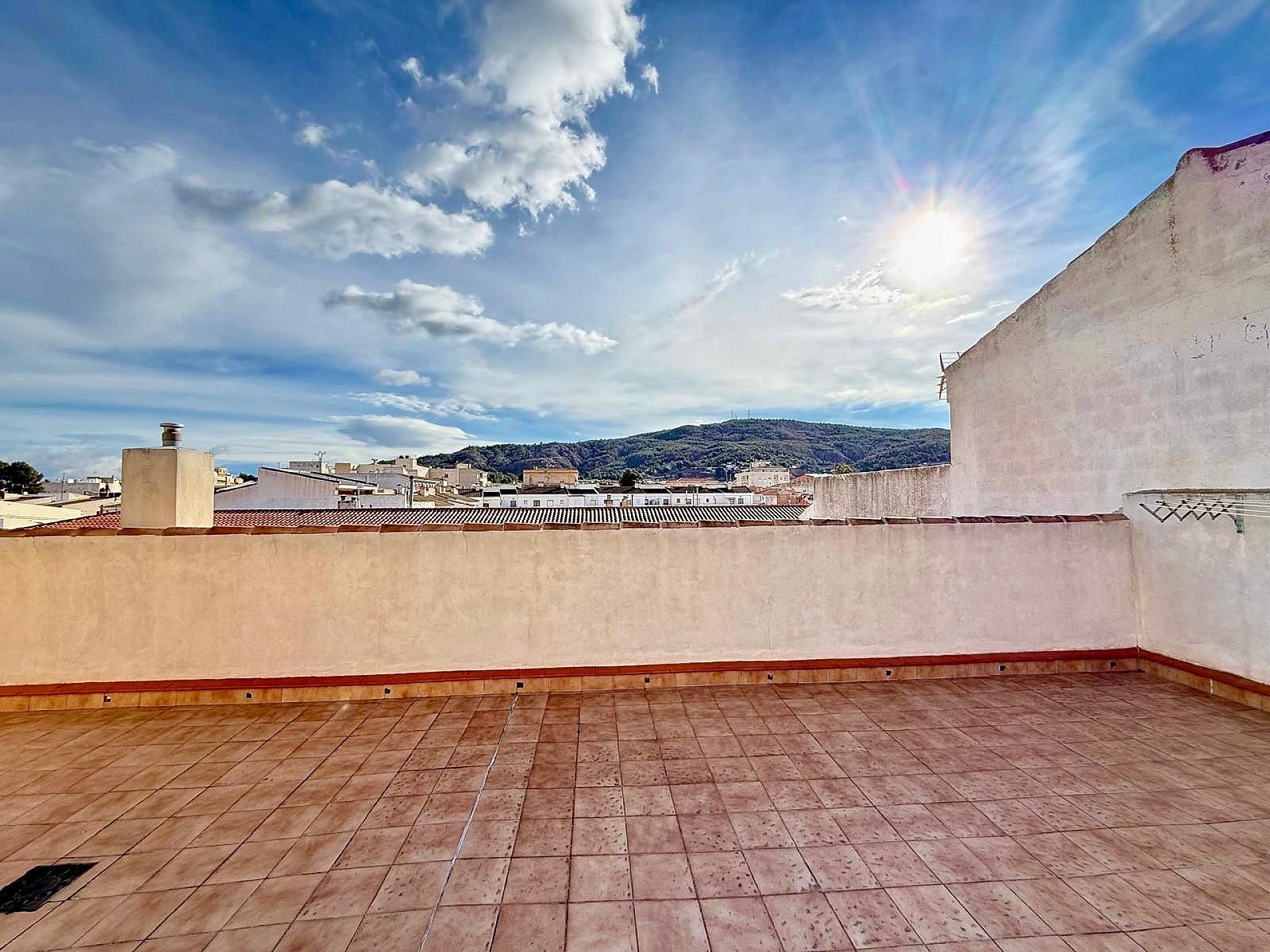 Resale - 5 Bedroom 3 Bathroom Townhouse in Pinoso -  - Alicante