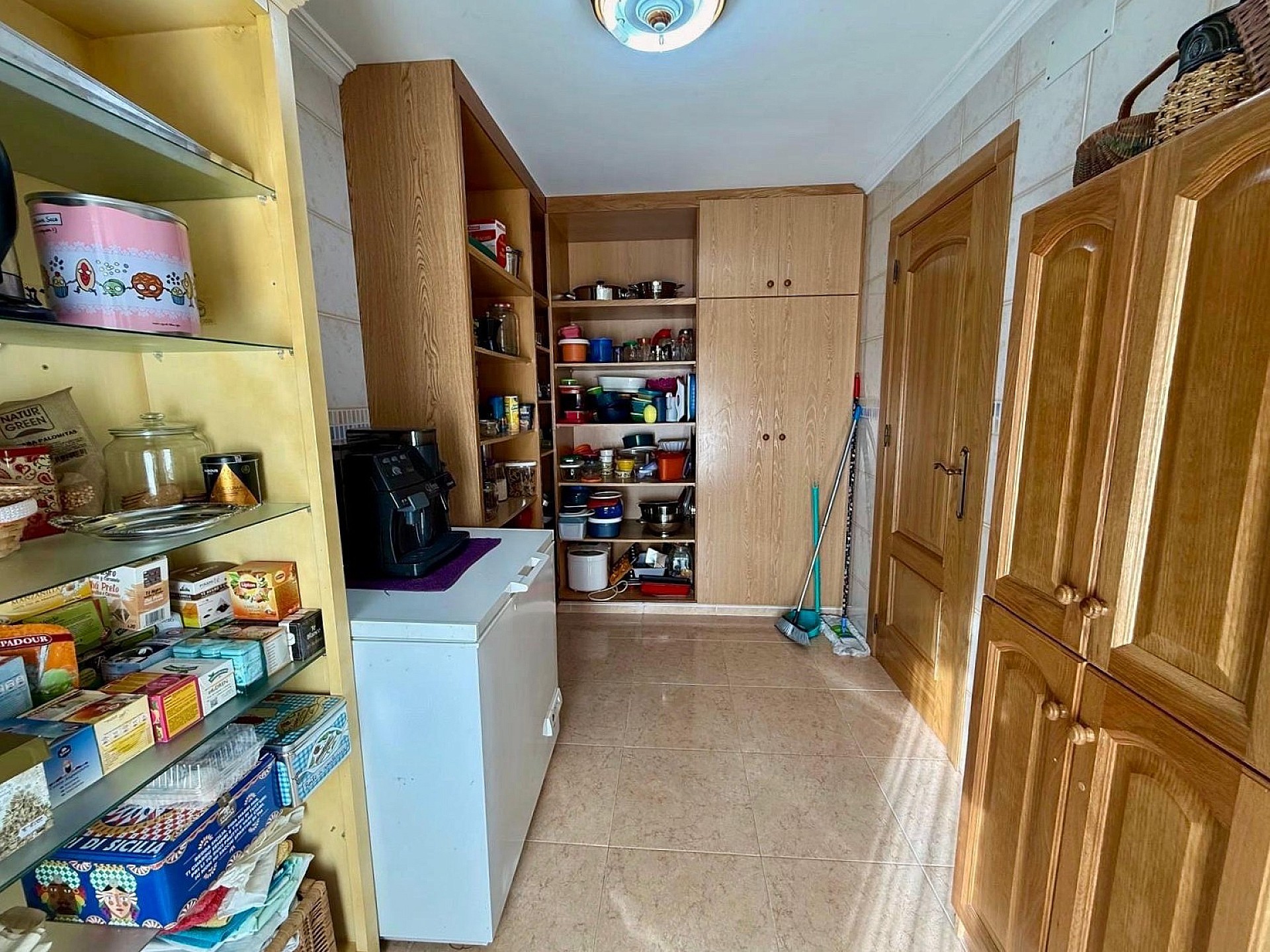 Resale - 5 Bedroom 3 Bathroom Townhouse in Pinoso -  - Alicante