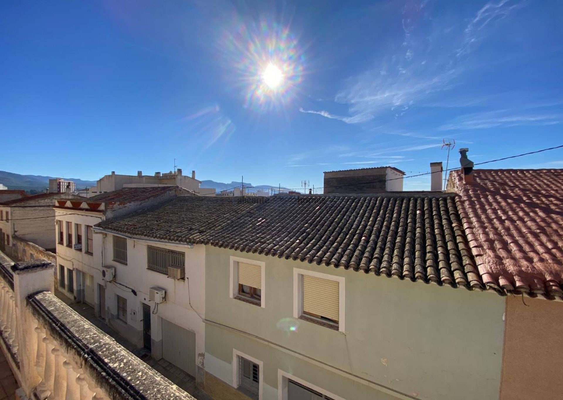 Resale - 5 Bedroom 2 Bathroom Townhouse in Sax -  - Alicante