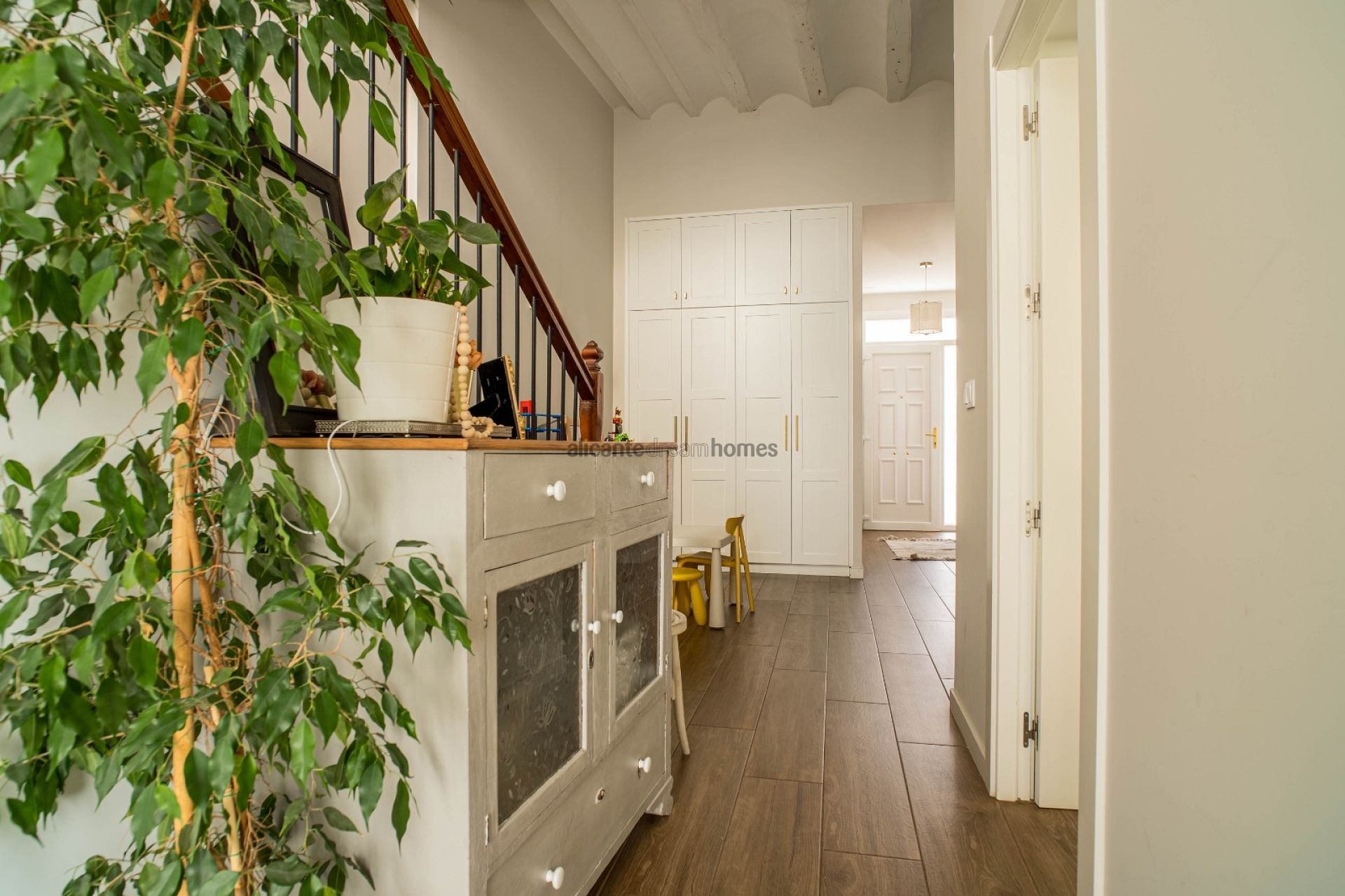 Resale - 4 Bedroom 2 Bathroom Village house in Pinoso -  - Alicante
