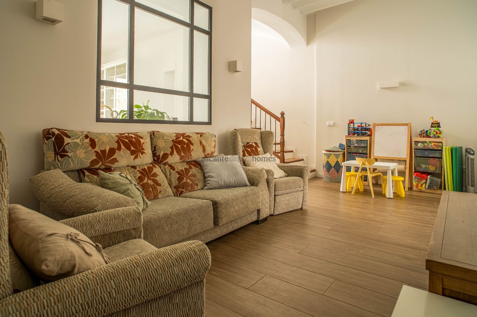 Resale - 4 Bedroom 2 Bathroom Village house in Pinoso -  - Alicante