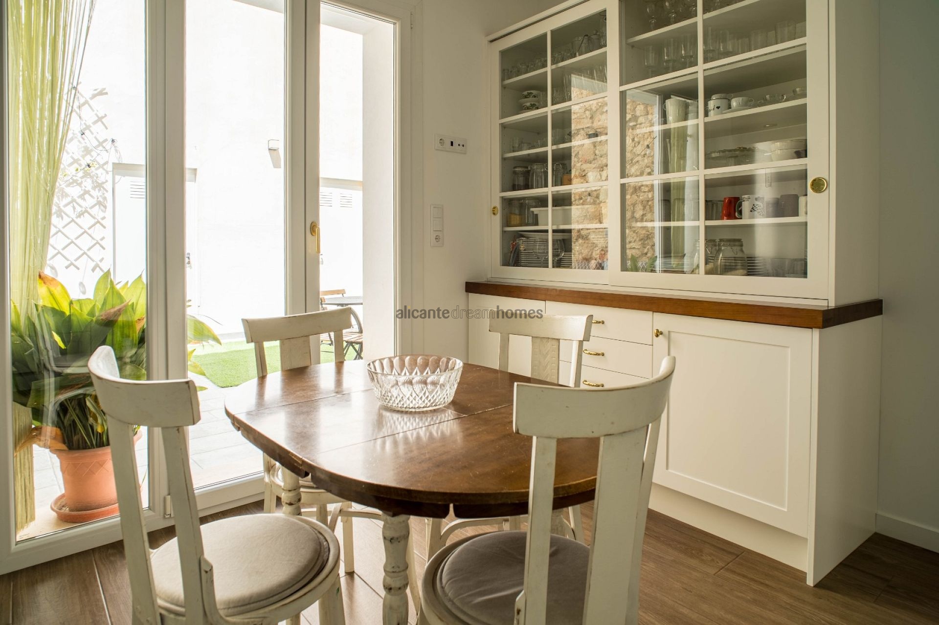 Resale - 4 Bedroom 2 Bathroom Village house in Pinoso -  - Alicante