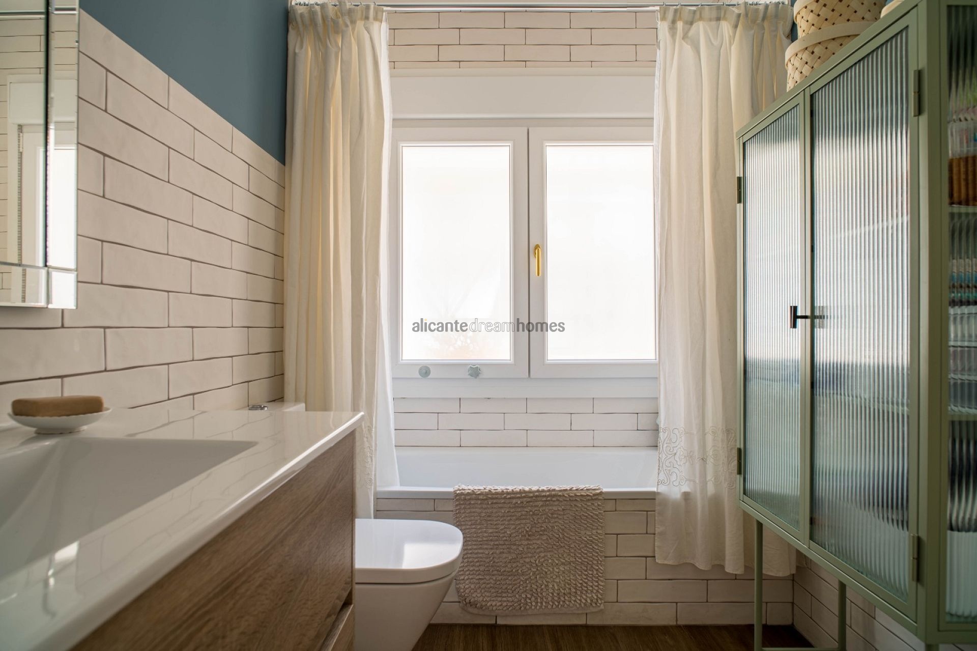 Resale - 4 Bedroom 2 Bathroom Village house in Pinoso -  - Alicante