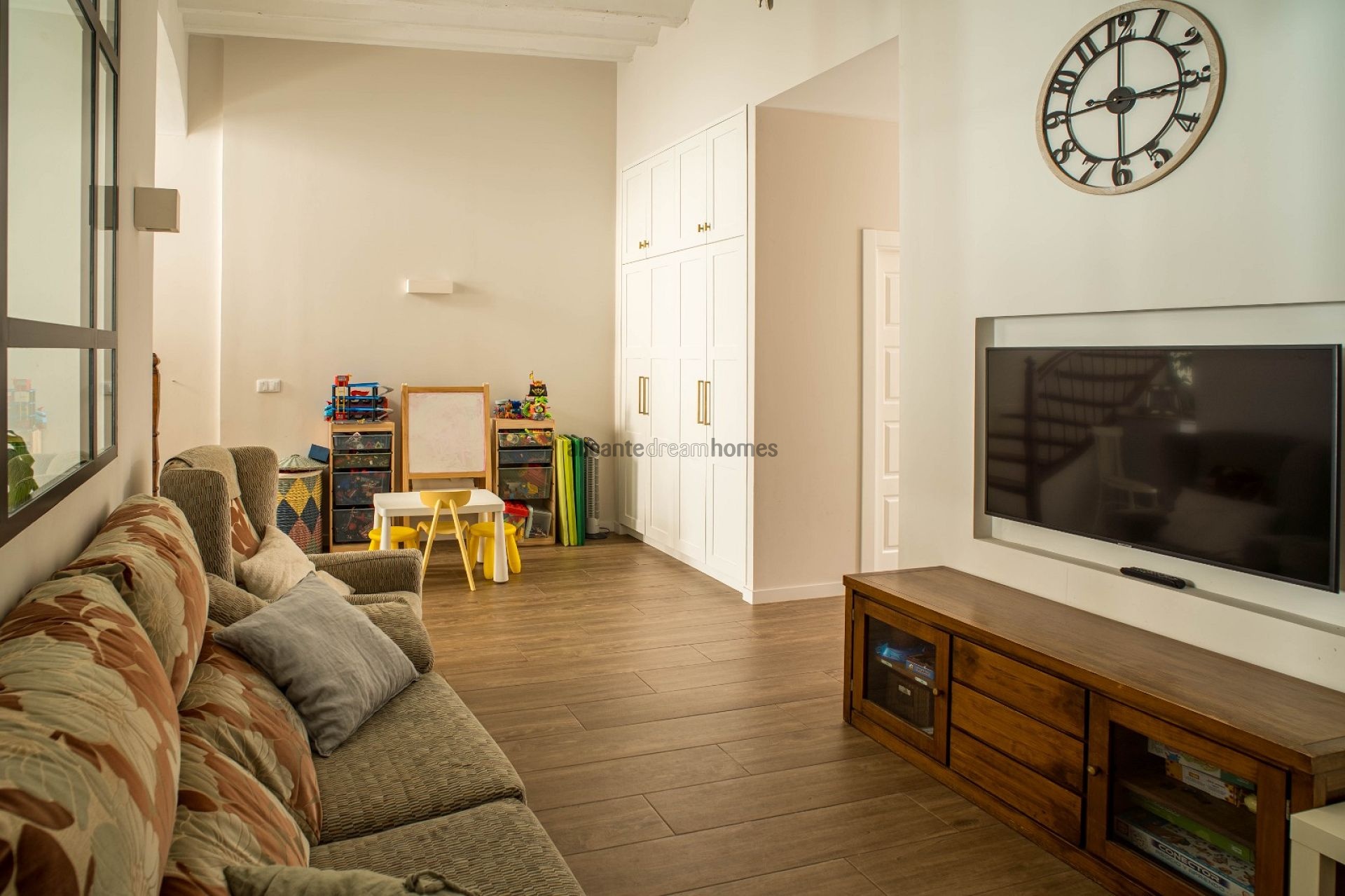 Resale - 4 Bedroom 2 Bathroom Village house in Pinoso -  - Alicante