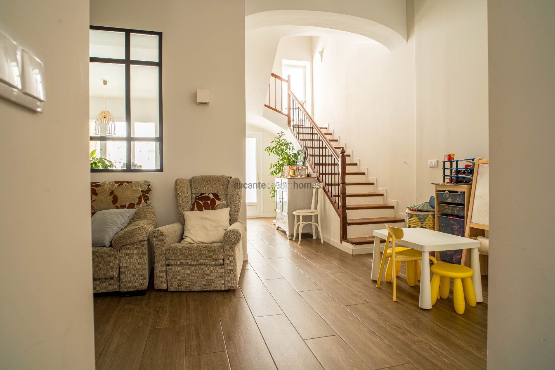Resale - 4 Bedroom 2 Bathroom Village house in Pinoso -  - Alicante