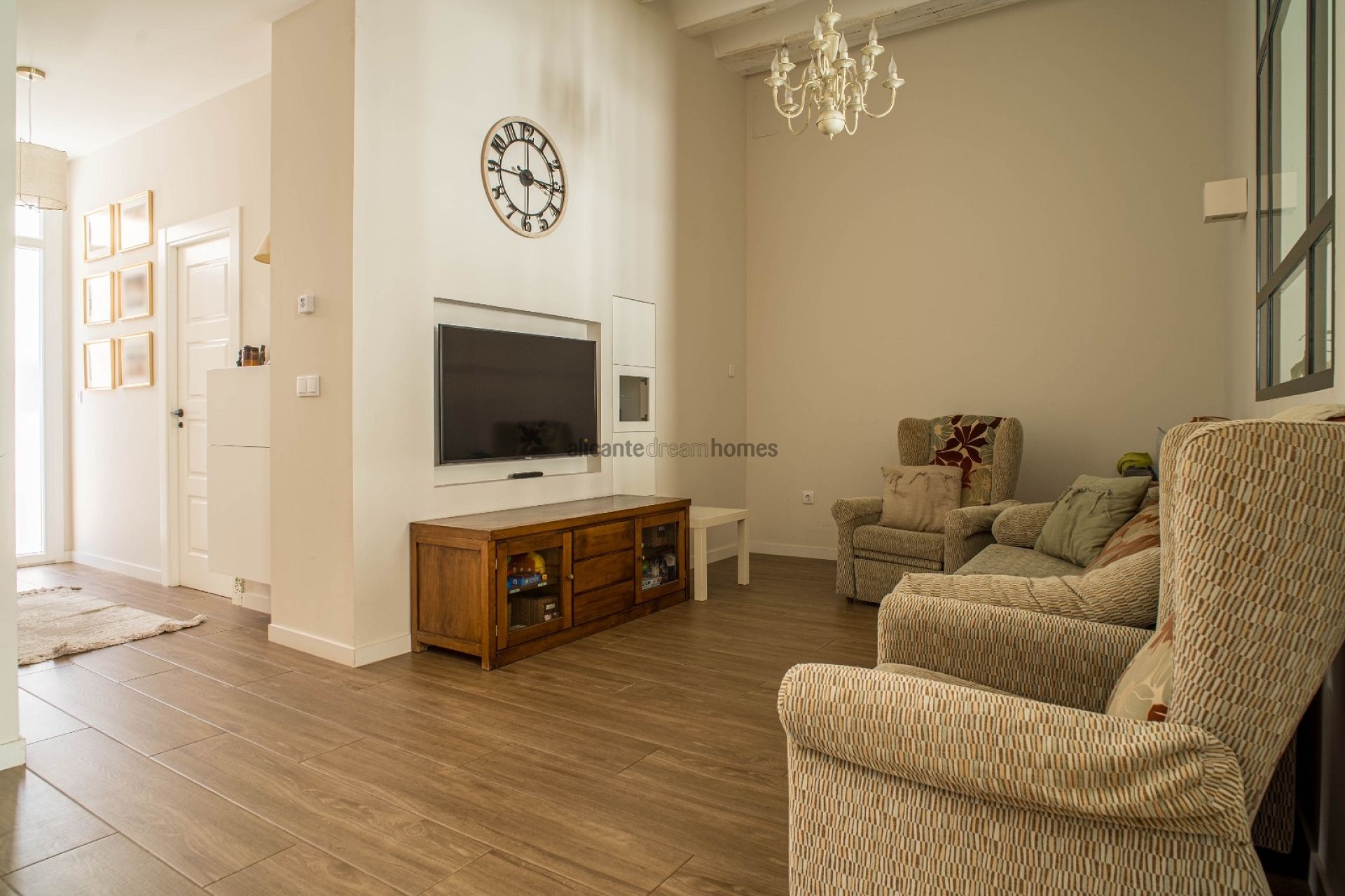 Resale - 4 Bedroom 2 Bathroom Village house in Pinoso -  - Alicante