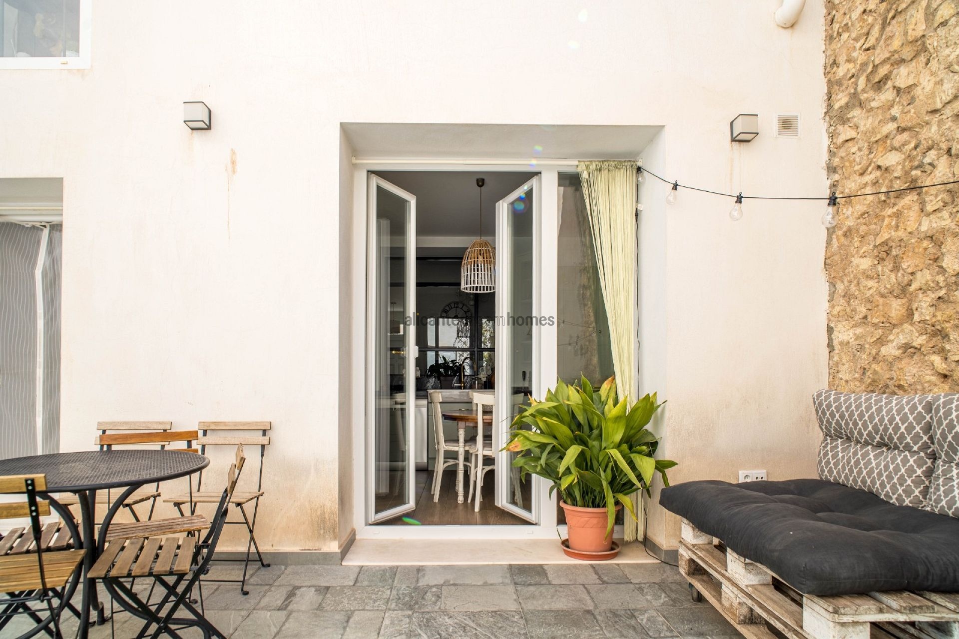 Resale - 4 Bedroom 2 Bathroom Village house in Pinoso -  - Alicante