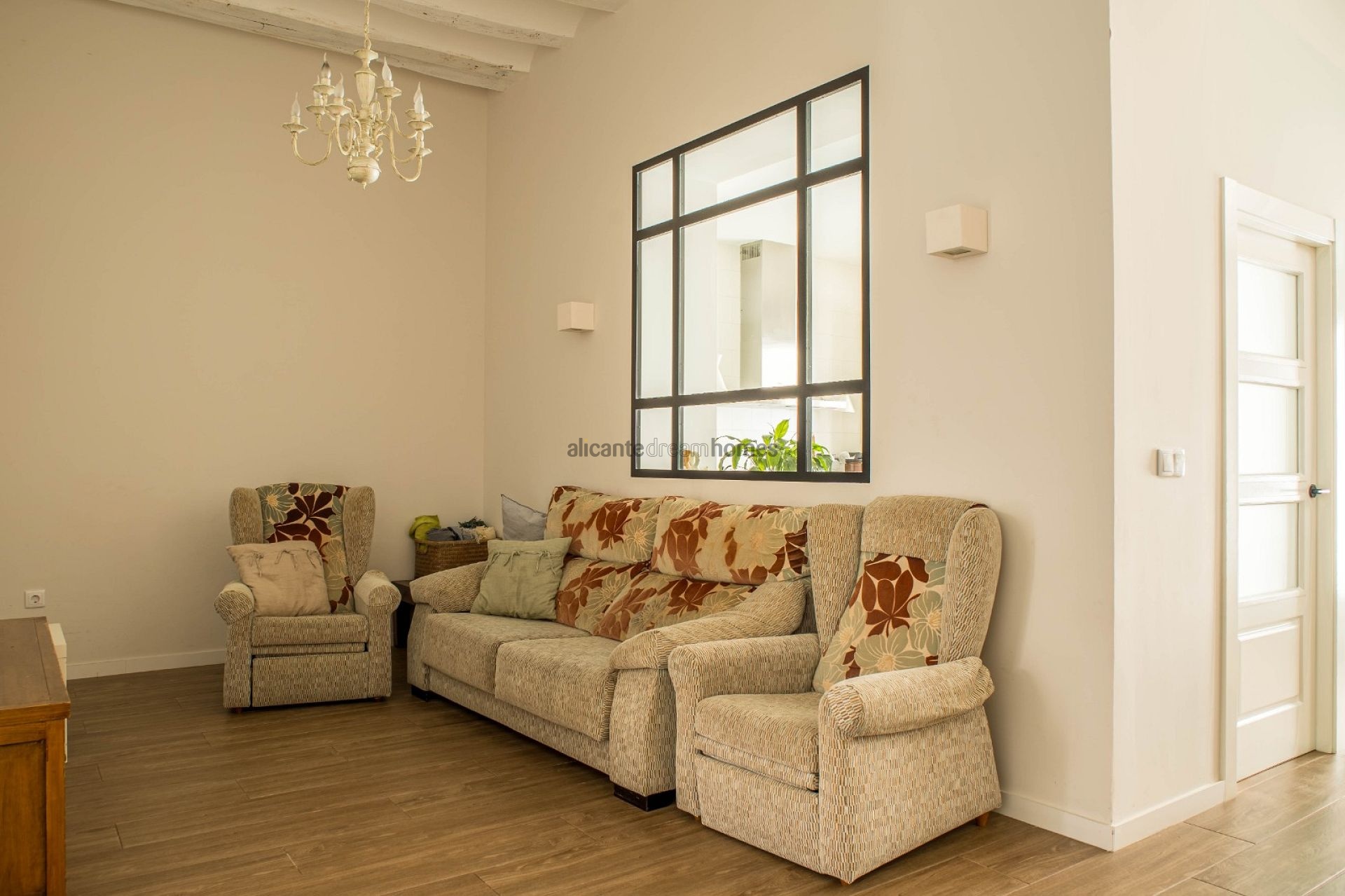 Resale - 4 Bedroom 2 Bathroom Village house in Pinoso -  - Alicante