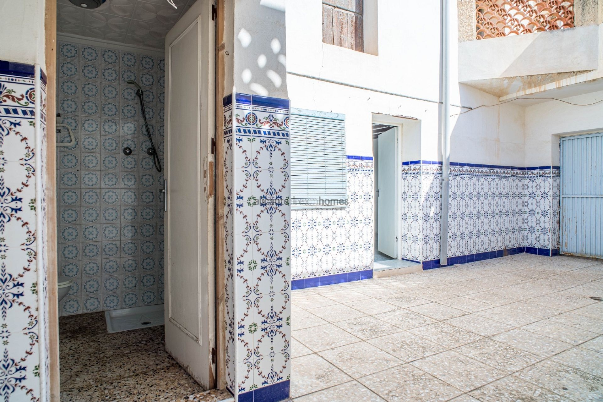 Resale - 6 Bedroom 2 Bathroom Townhouse in Pinoso -  - Alicante