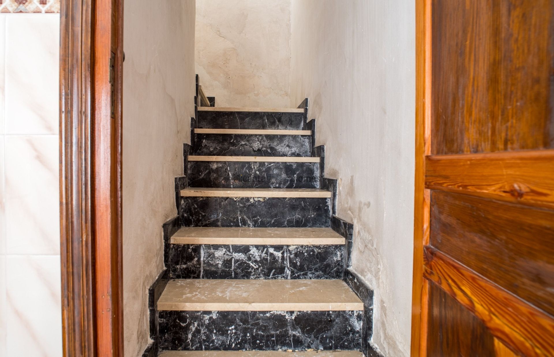 Resale - 6 Bedroom 2 Bathroom Townhouse in Pinoso -  - Alicante