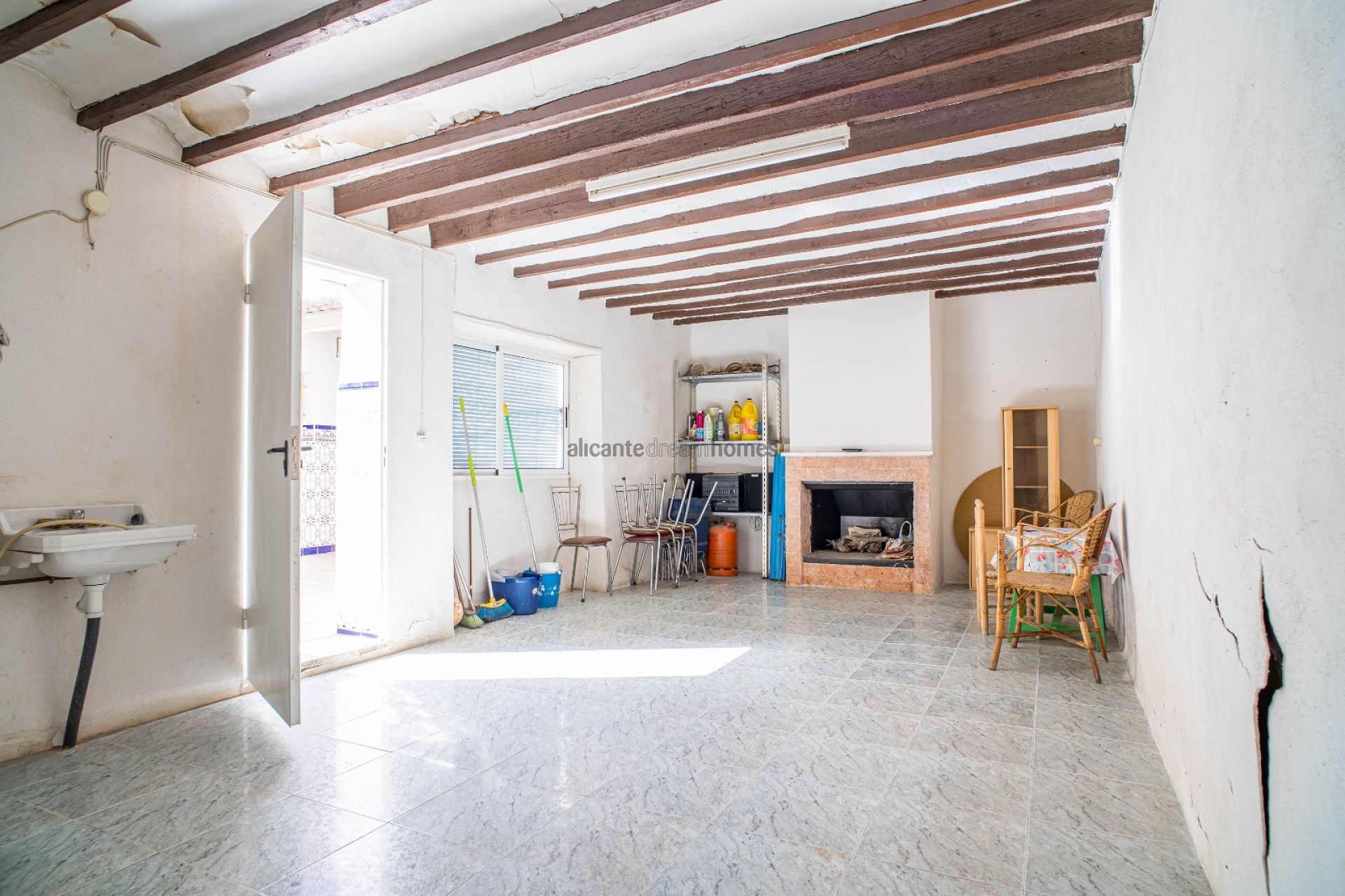 Resale - 6 Bedroom 2 Bathroom Townhouse in Pinoso -  - Alicante